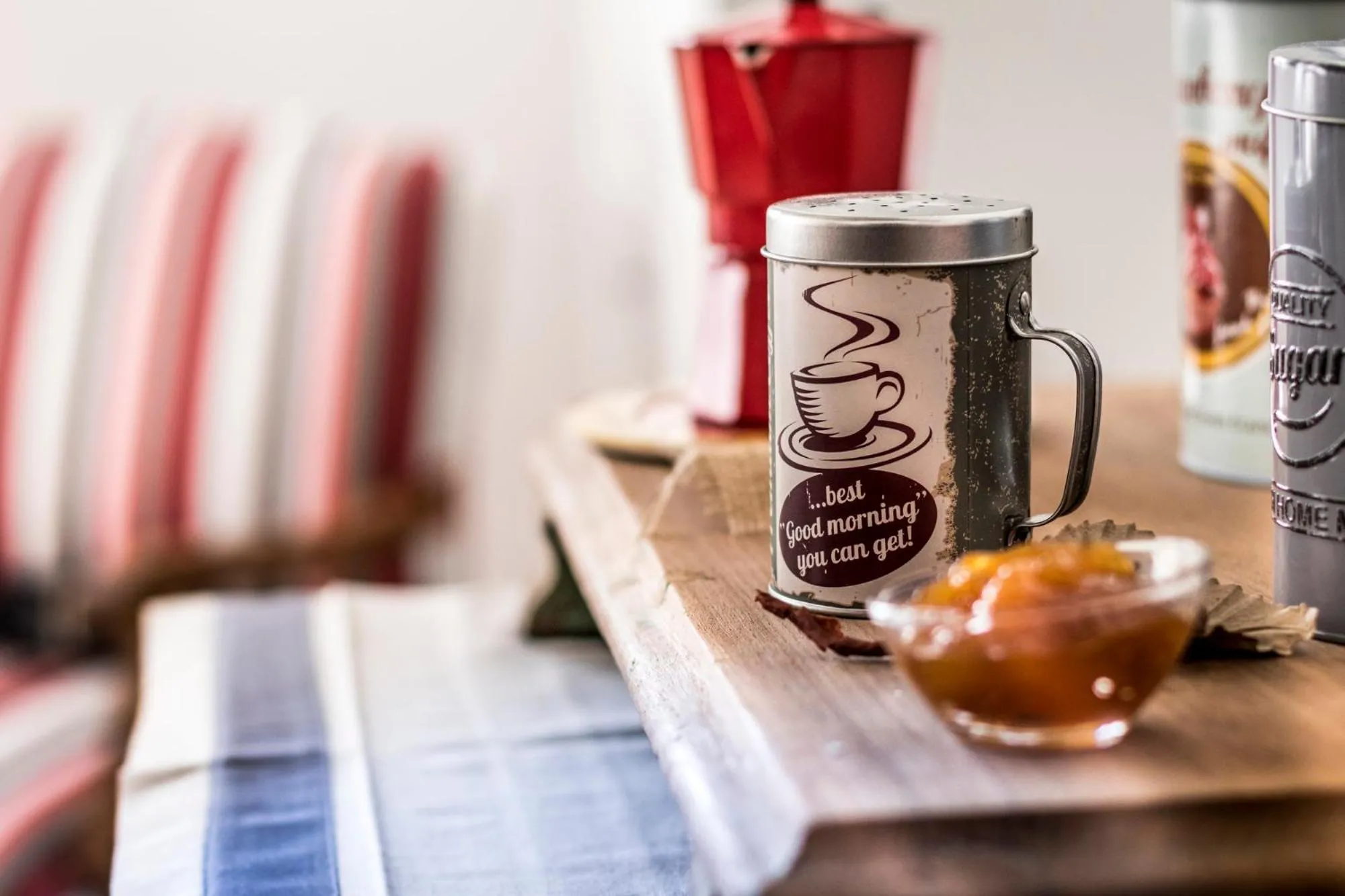 Food and drinks in Ad Hoc Rooms