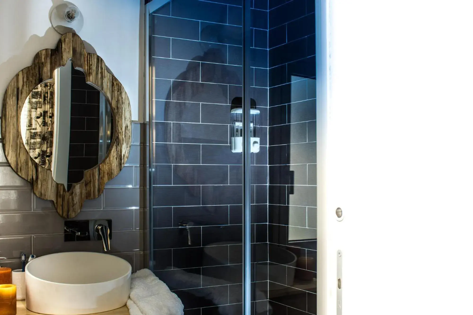 Double Room with Private Bathroom - single occupancy in Ad Hoc Rooms Double Room with Private Bathroom - single occupancy in Ad Hoc Rooms