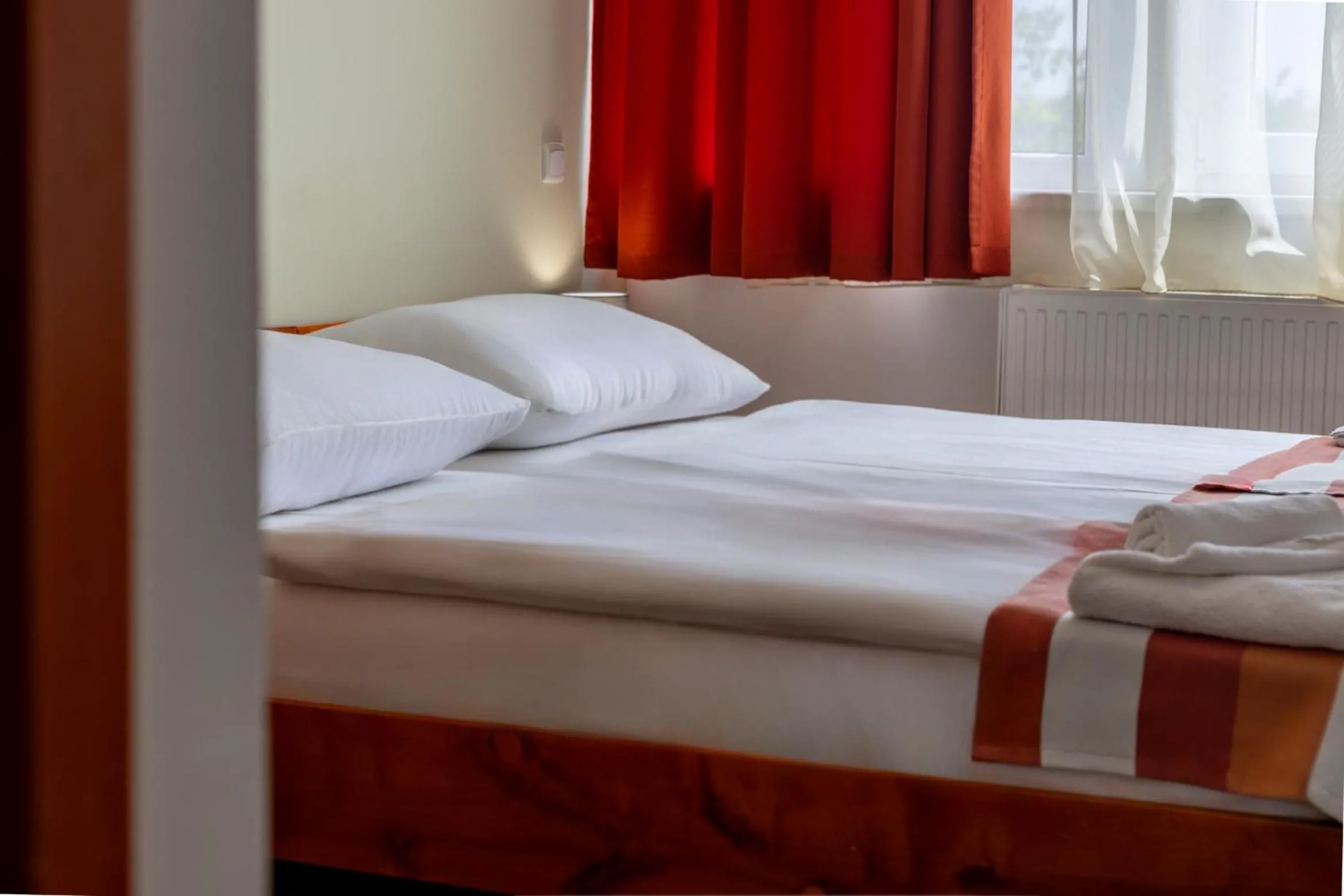 Bed in Fordan Hotel Pécs
