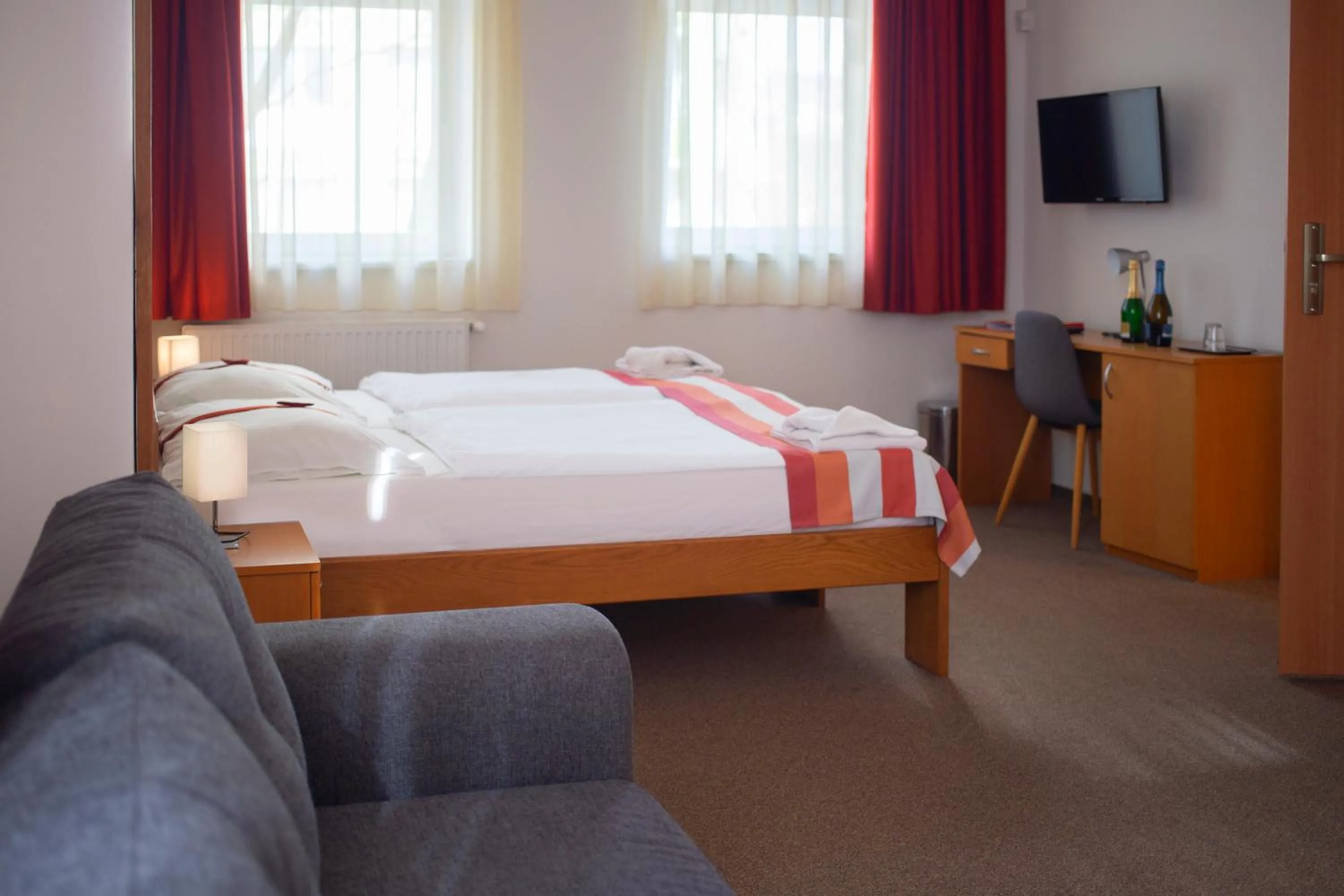 Bed in Fordan Hotel Pécs