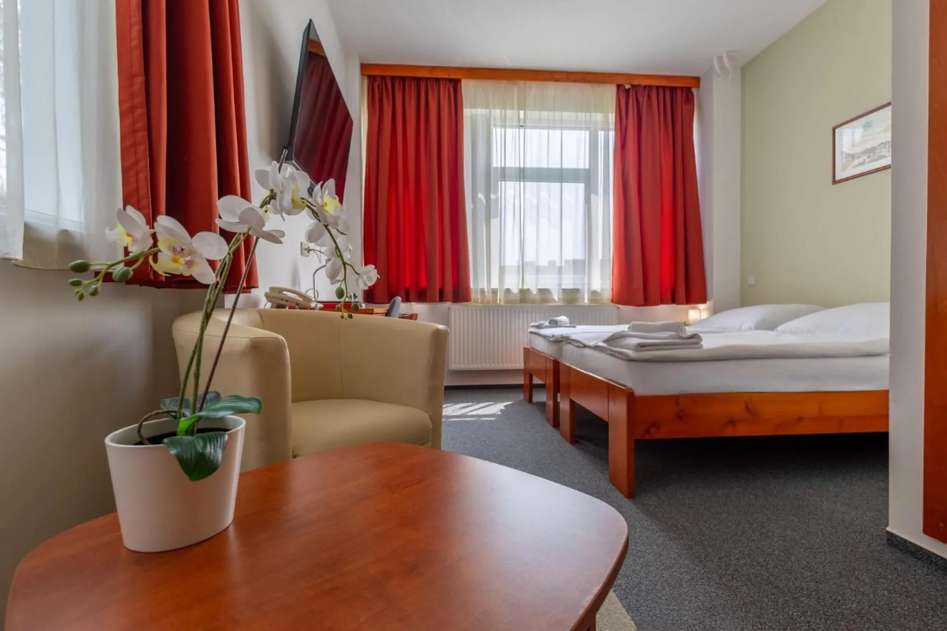 Bed in Fordan Hotel Pécs