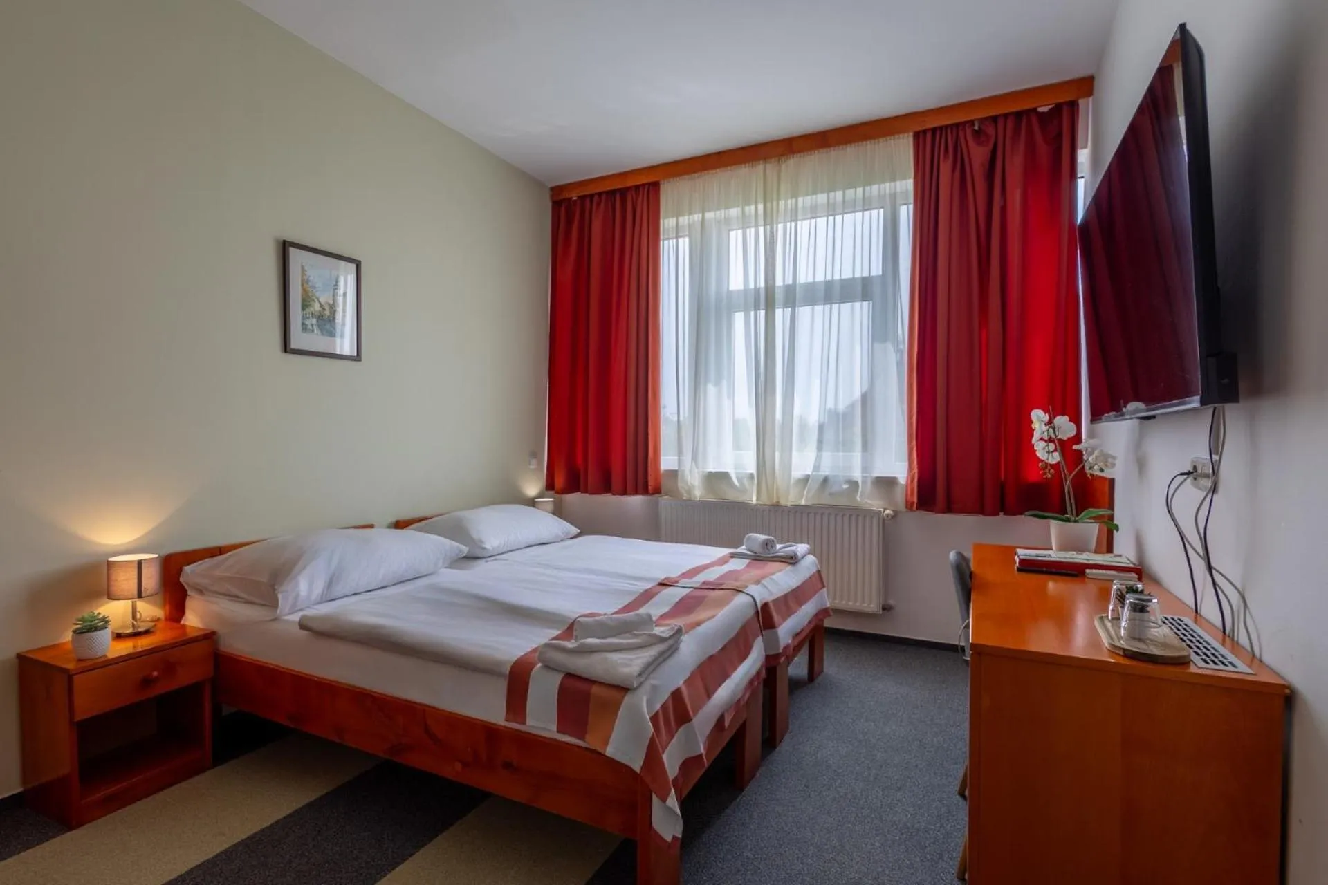 Bed in Fordan Hotel Pécs