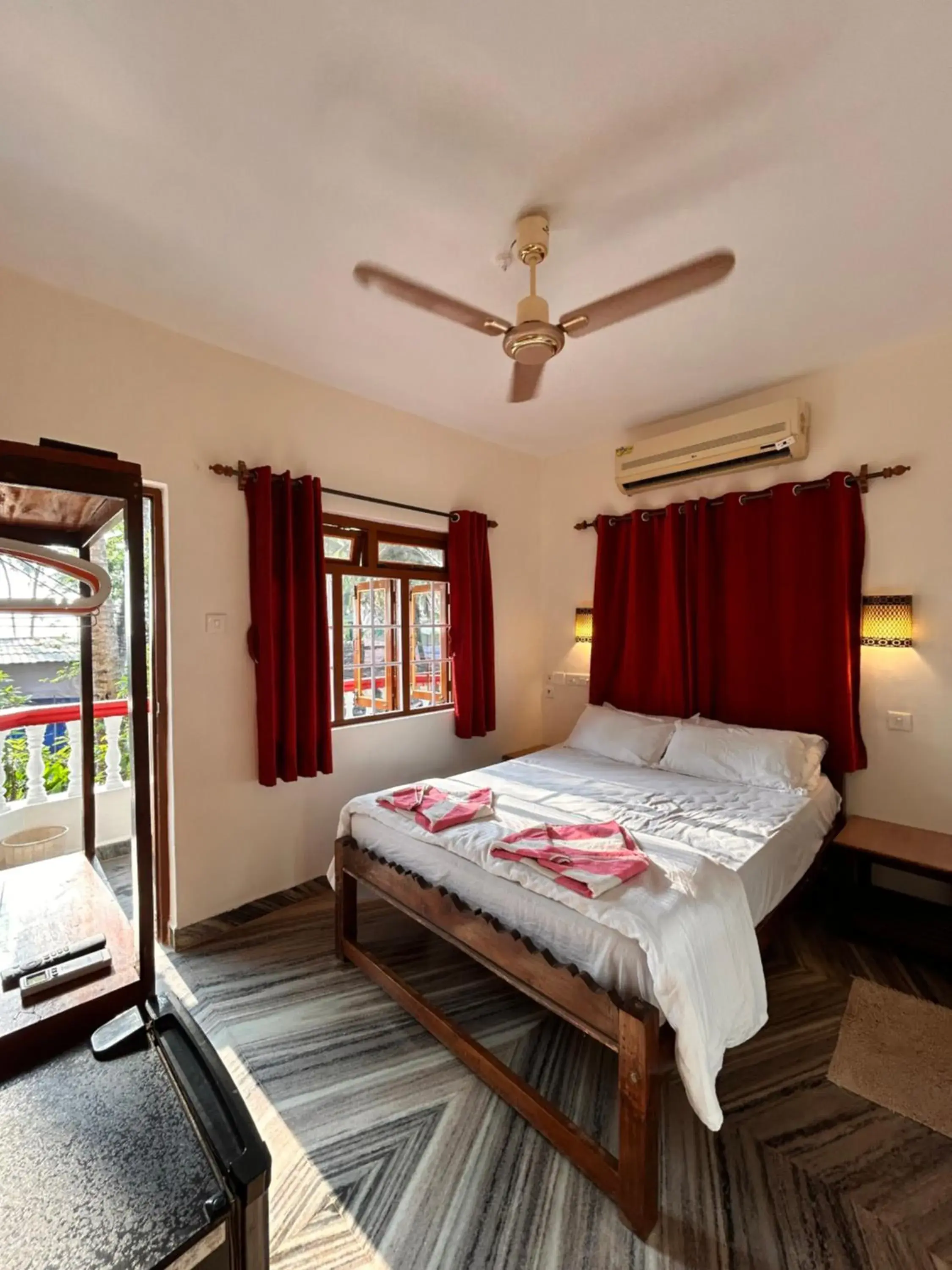 Deluxe Double Room with Balcony in Maria Paulo Guest House Bar and Restaurant Deluxe Double Room with Balcony in Maria Paulo Guest House Bar and Restaurant