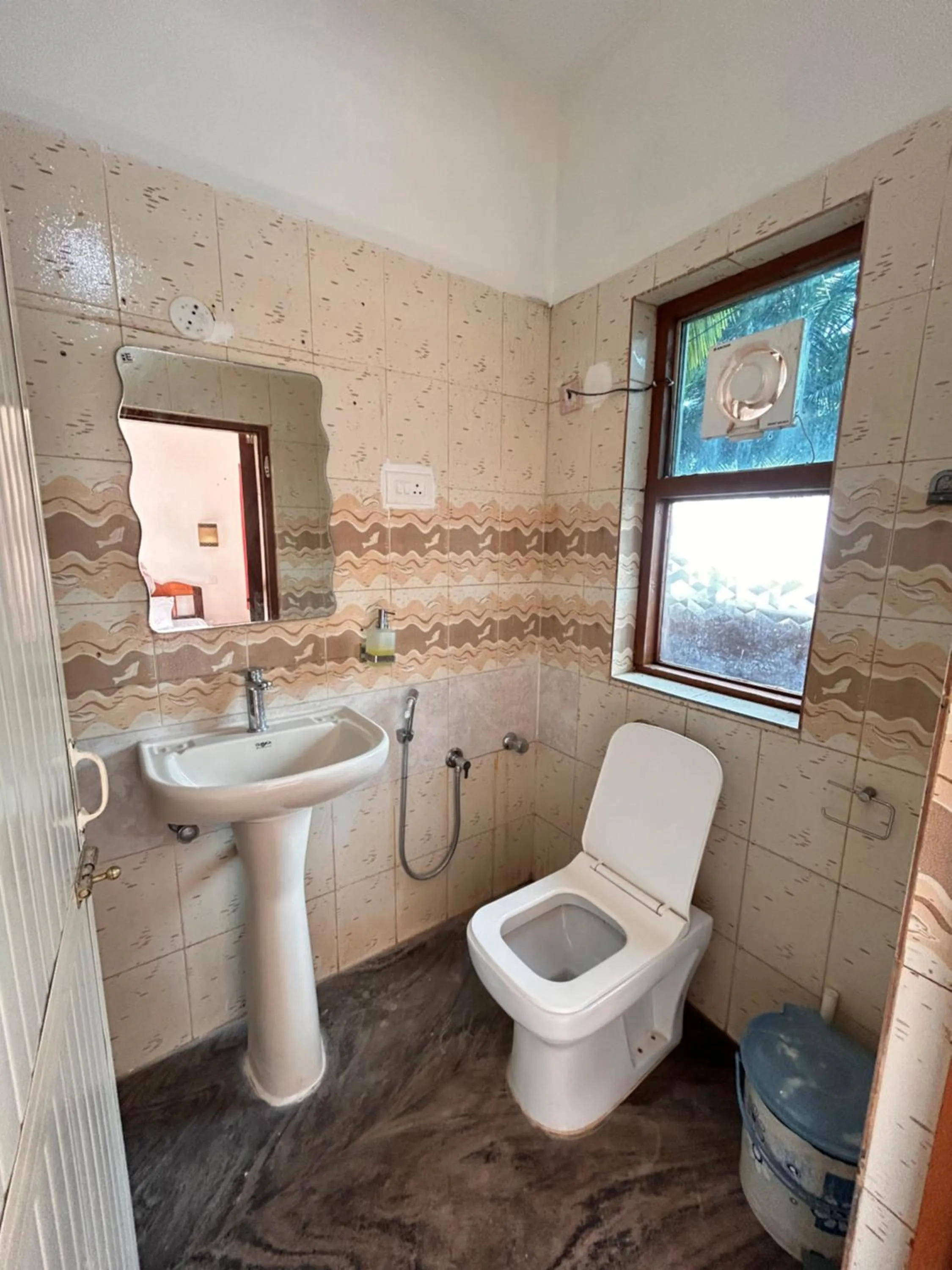 Shower in Maria Paulo Guest House Bar and Restaurant