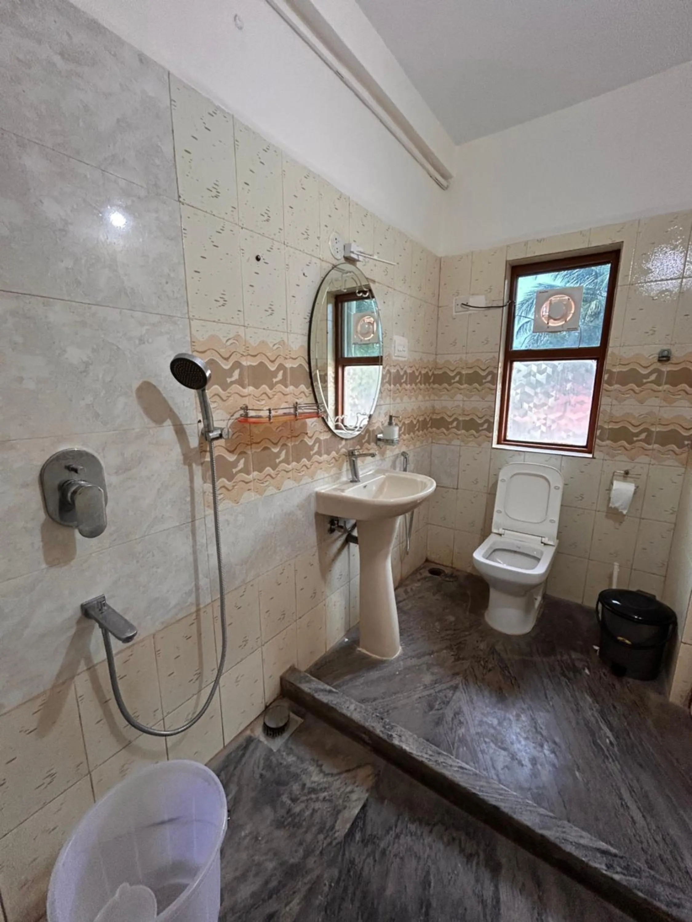 Shower in Maria Paulo Guest House Bar and Restaurant