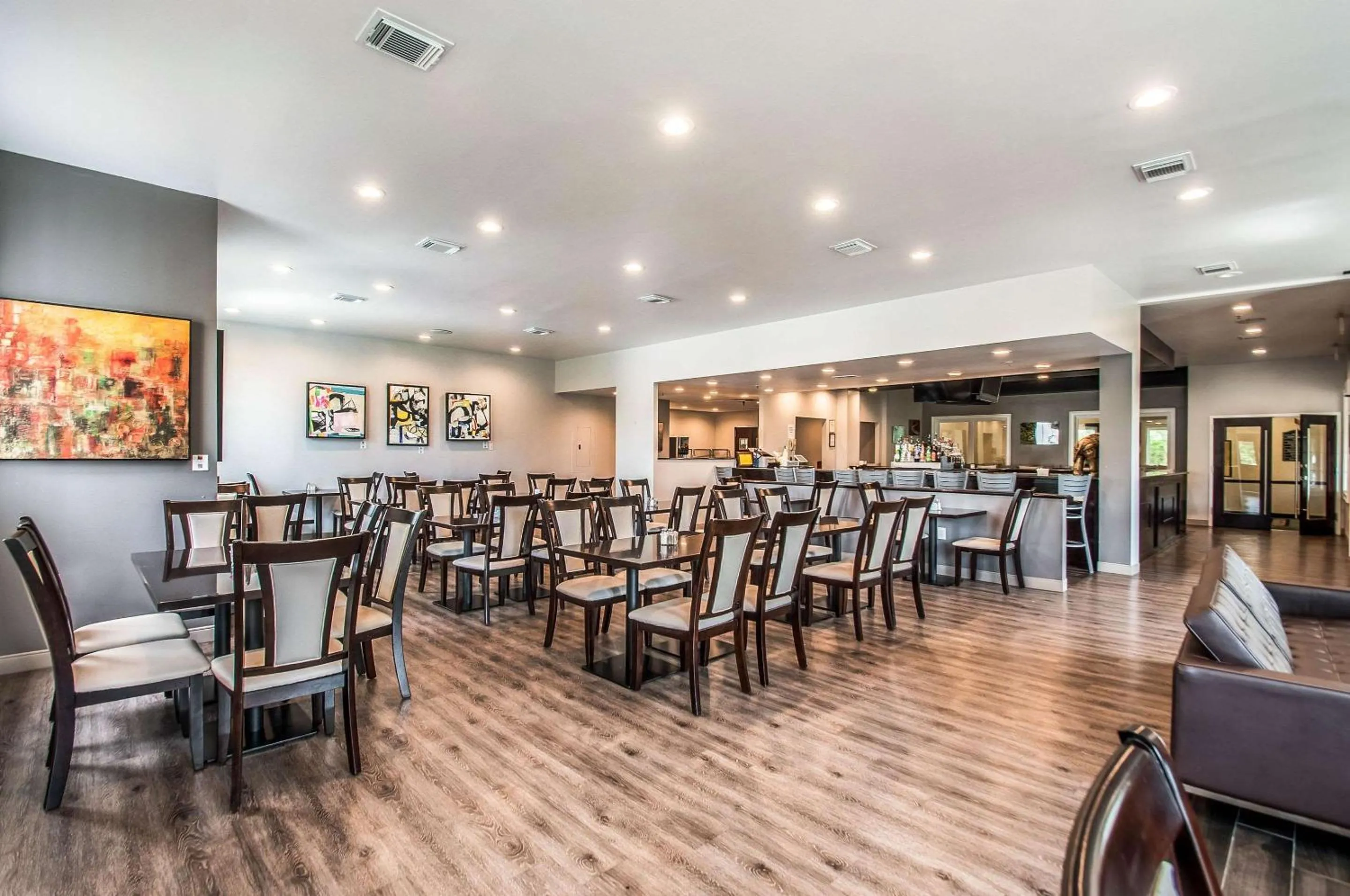 Restaurant/places to eat in Clarion Hotel & Conference Center Leesburg