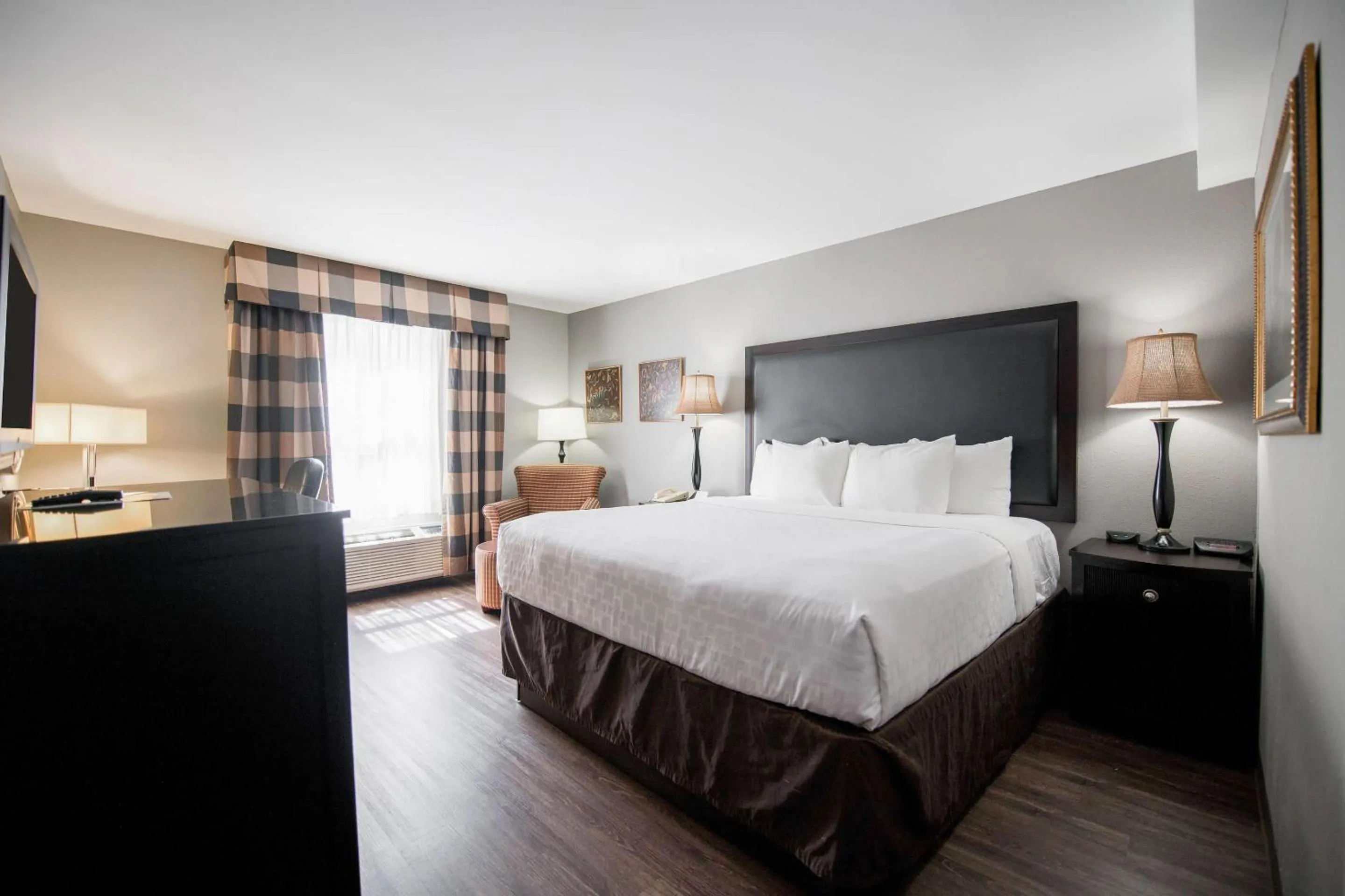 Bedroom, Bed in Clarion Hotel & Conference Center Leesburg