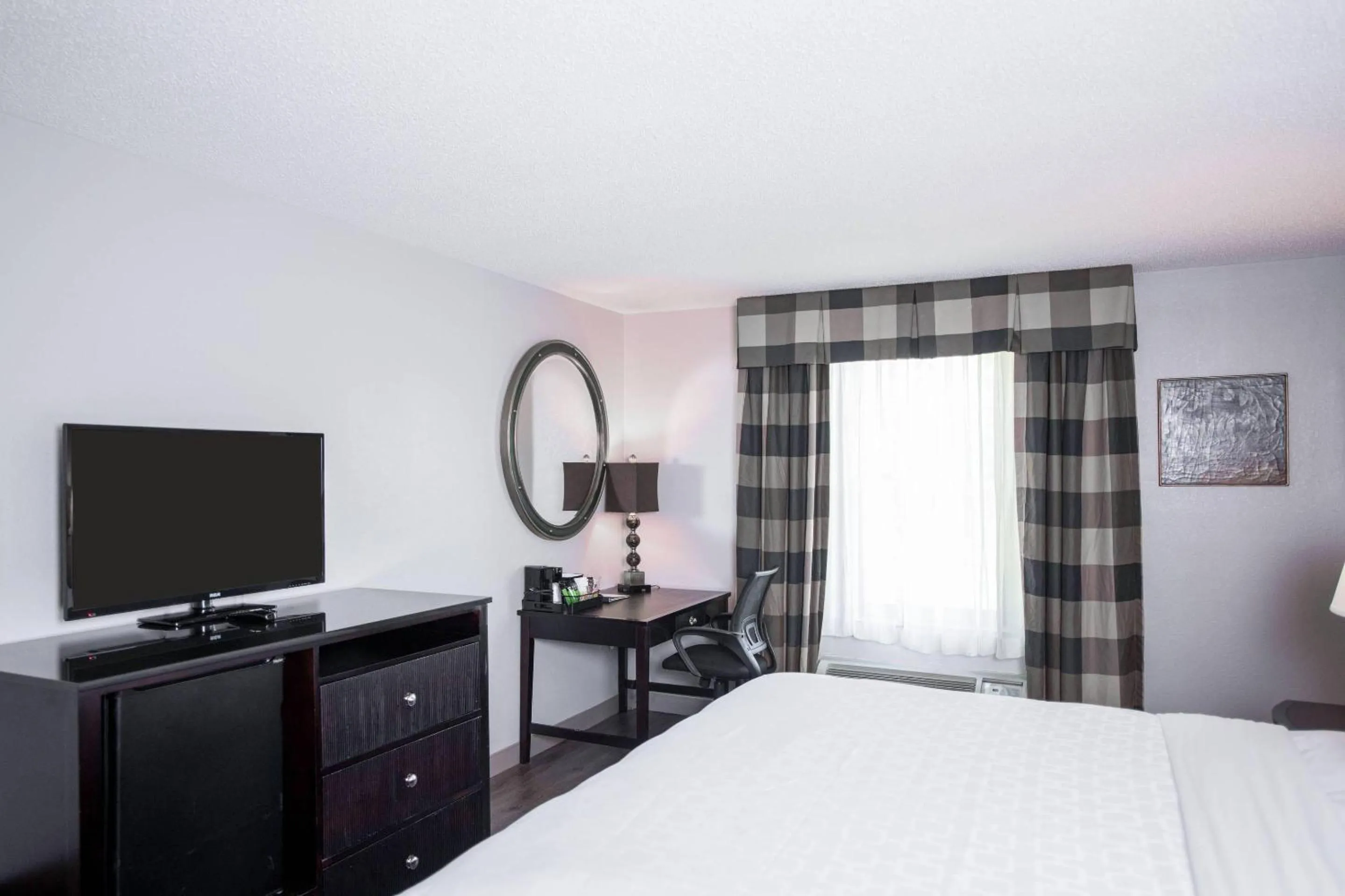 Bedroom, Bed in Clarion Hotel & Conference Center Leesburg