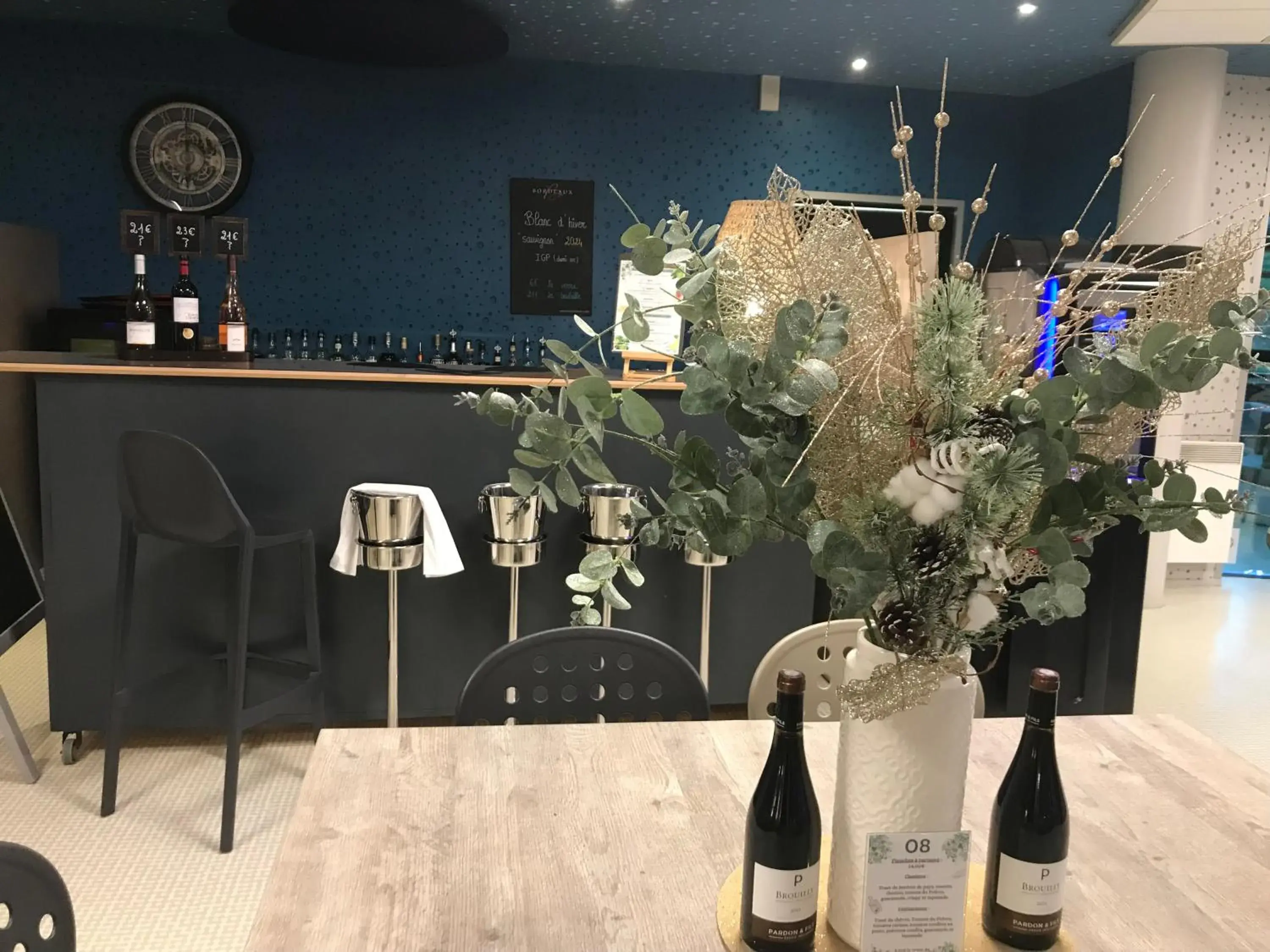 Restaurant/places to eat in Kyriad Poitiers Jules Verne Site du Futuroscope Restaurant/places to eat in Kyriad Poitiers Jules Verne Site du Futuroscope