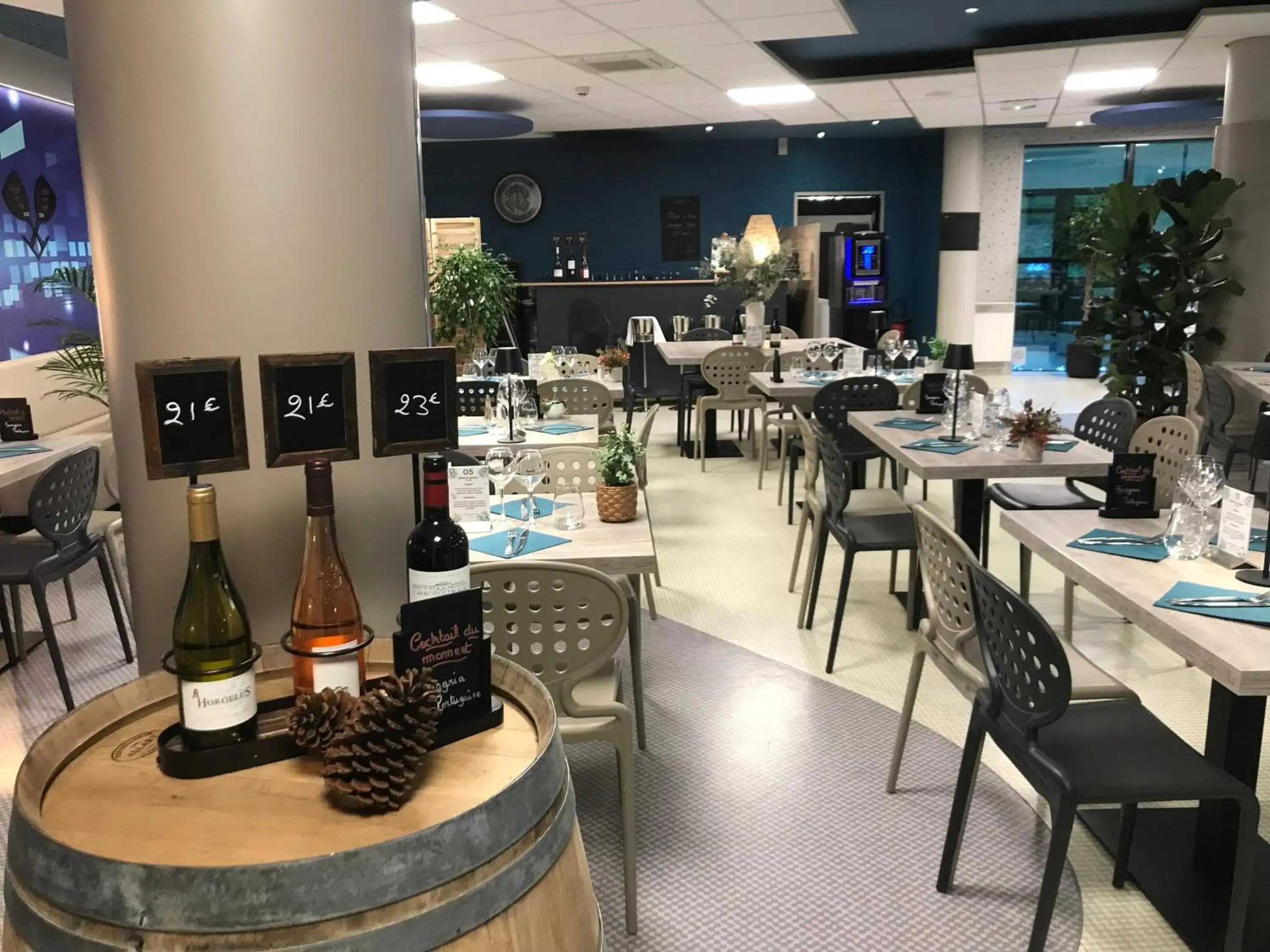 Restaurant/places to eat in Kyriad Poitiers Jules Verne Site du Futuroscope Restaurant/places to eat in Kyriad Poitiers Jules Verne Site du Futuroscope