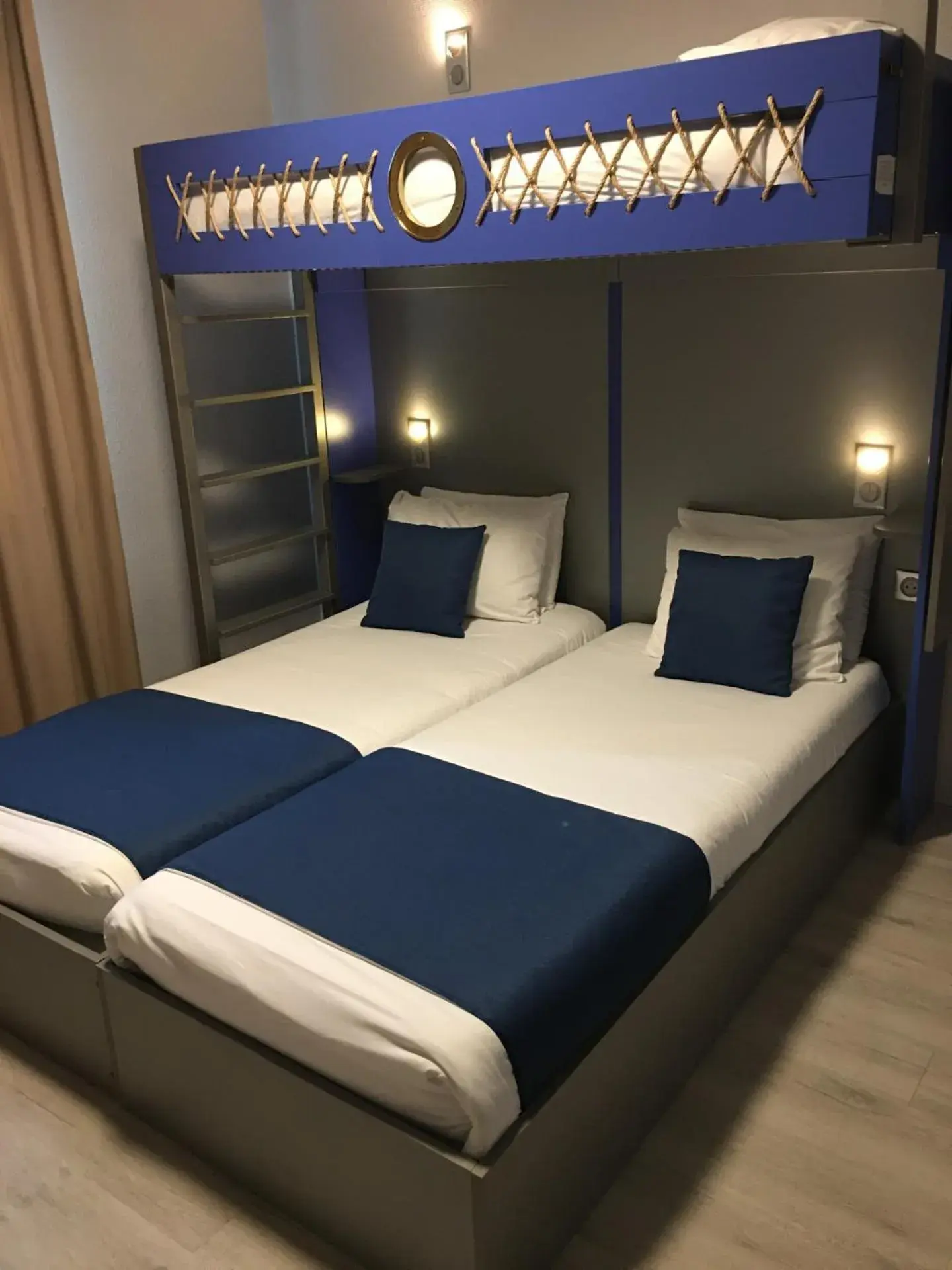 Bedroom, Bed in Kyriad Poitiers Jules Verne Site du Futuroscope Bedroom, Bed in Kyriad Poitiers Jules Verne Site du Futuroscope