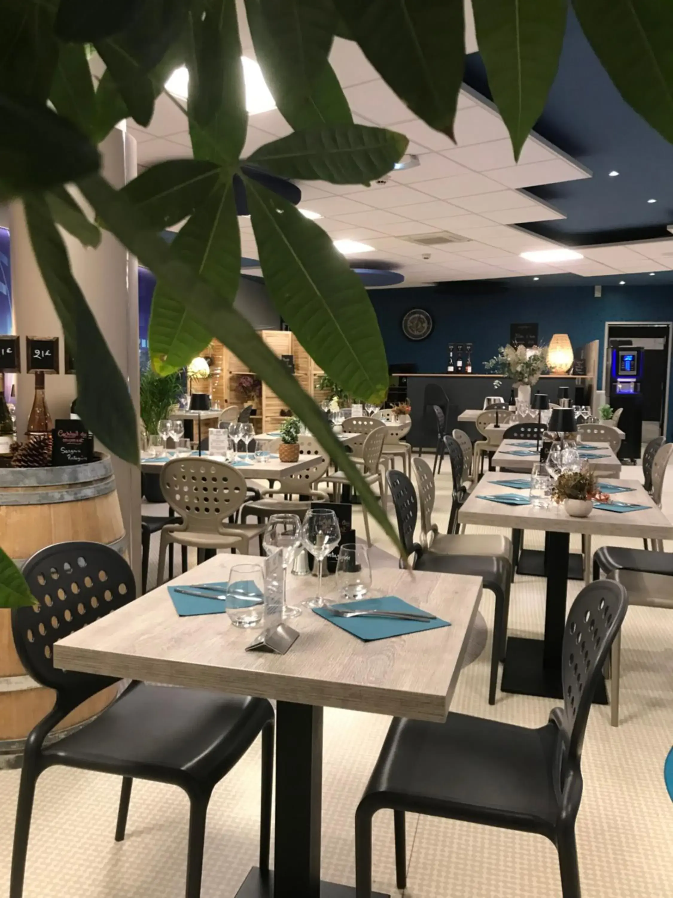 Restaurant/places to eat in Kyriad Poitiers Jules Verne Site du Futuroscope Restaurant/places to eat in Kyriad Poitiers Jules Verne Site du Futuroscope