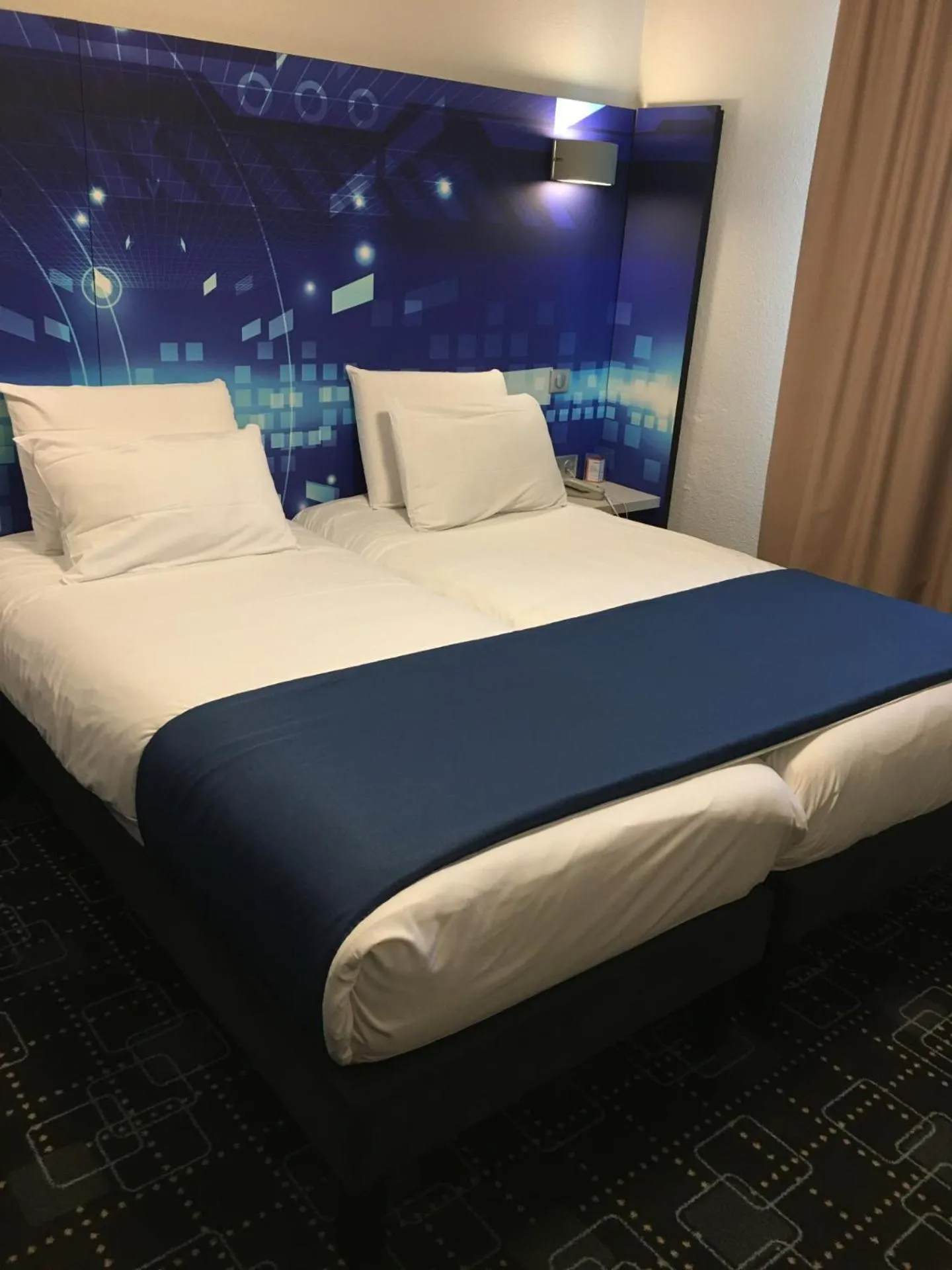 Bedroom, Bed in Kyriad Poitiers Jules Verne Site du Futuroscope