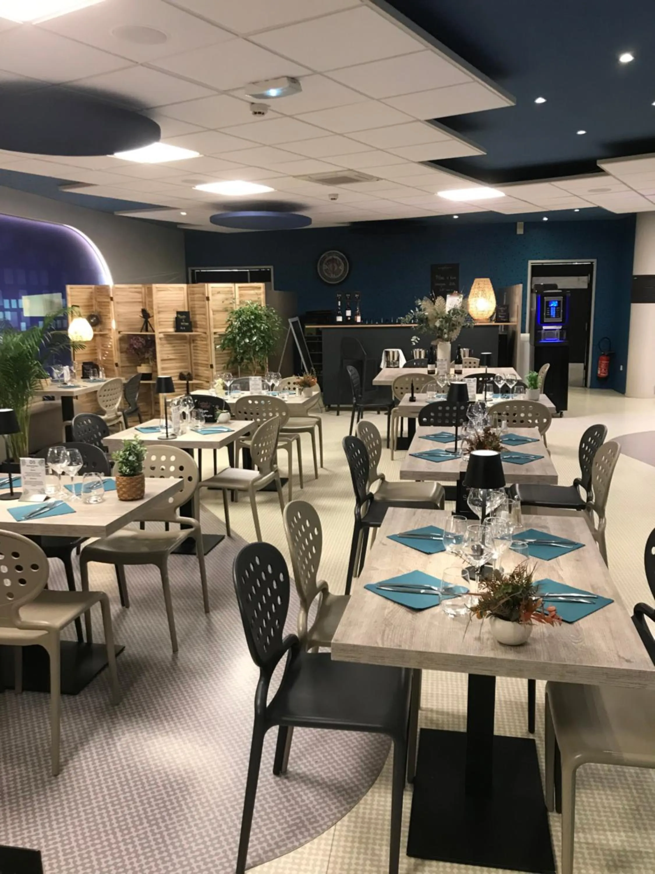 Restaurant/places to eat in Kyriad Poitiers Jules Verne Site du Futuroscope