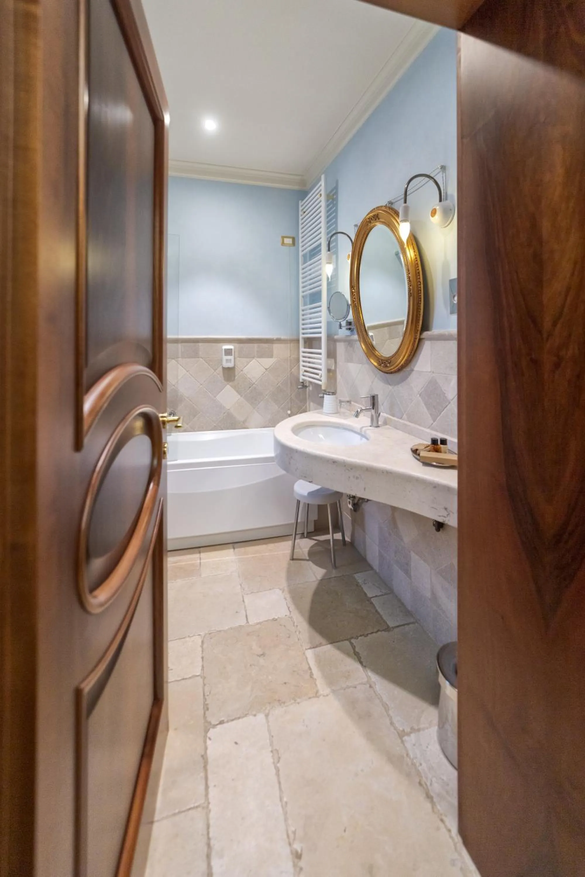 Bathroom in Kelina Charme Hotel by Cantine Due Palme