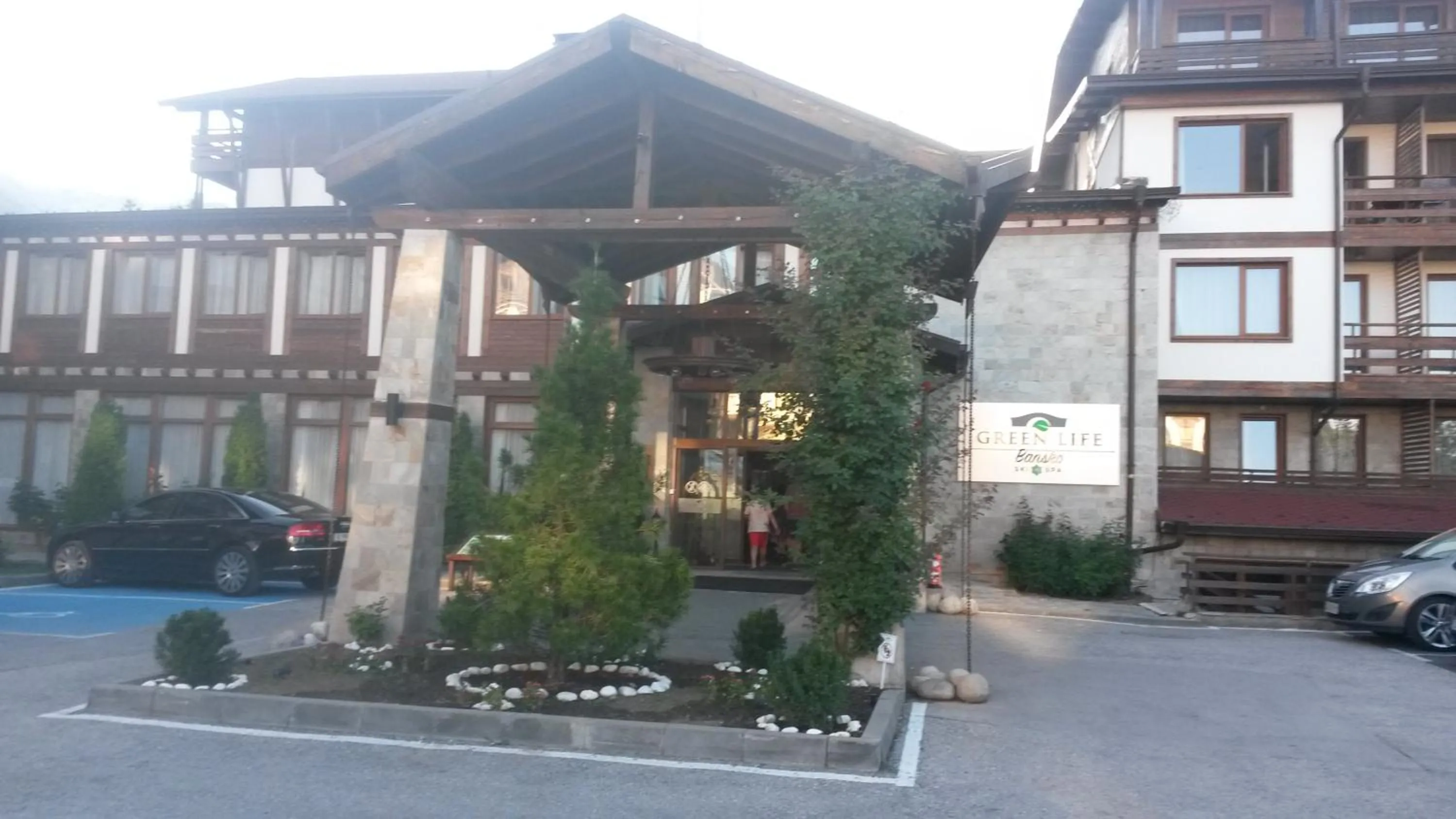 Facade/entrance in Paradiso Verde (Green Life)