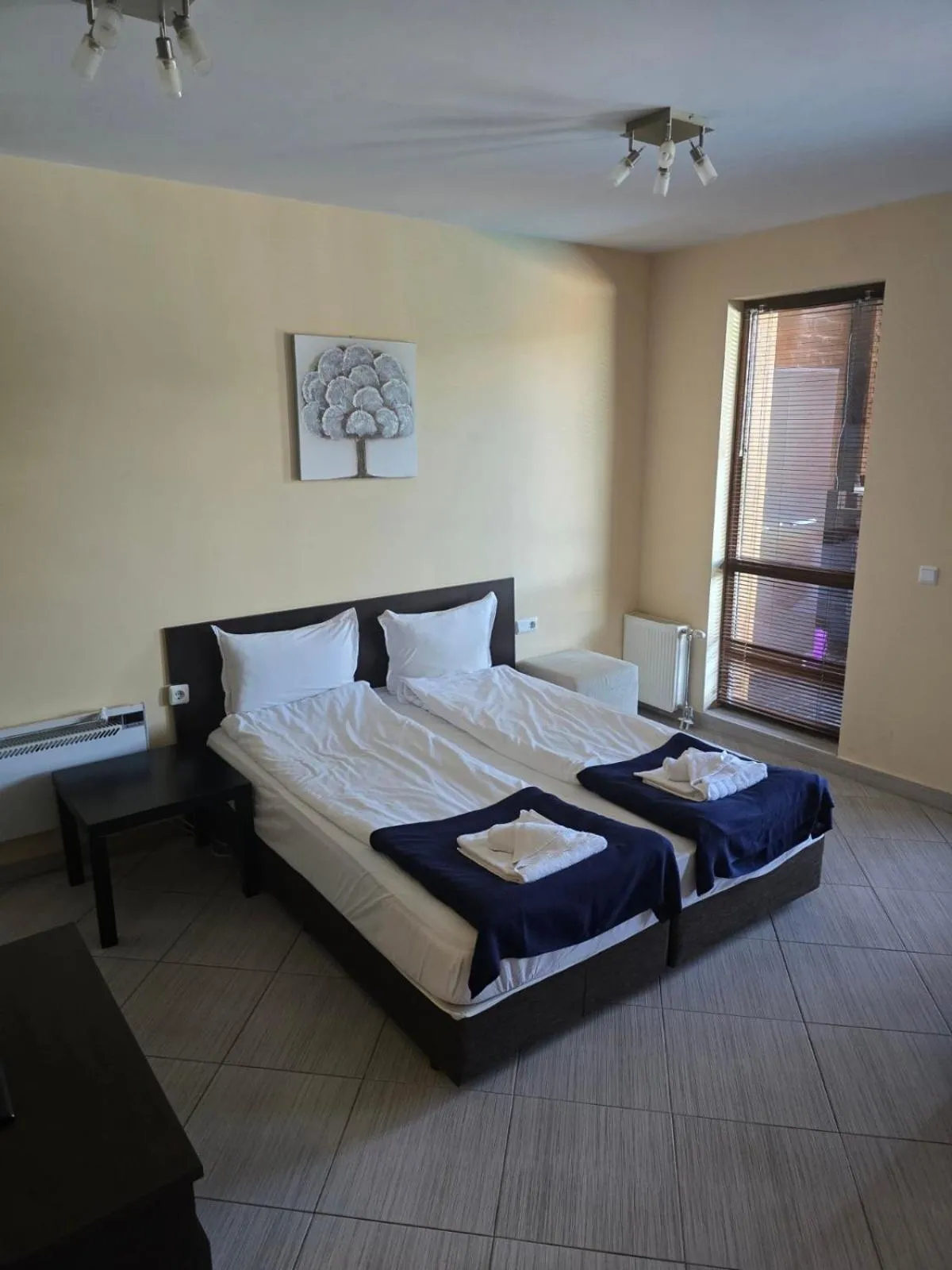Bedroom, Bed in Paradiso Verde (Green Life)