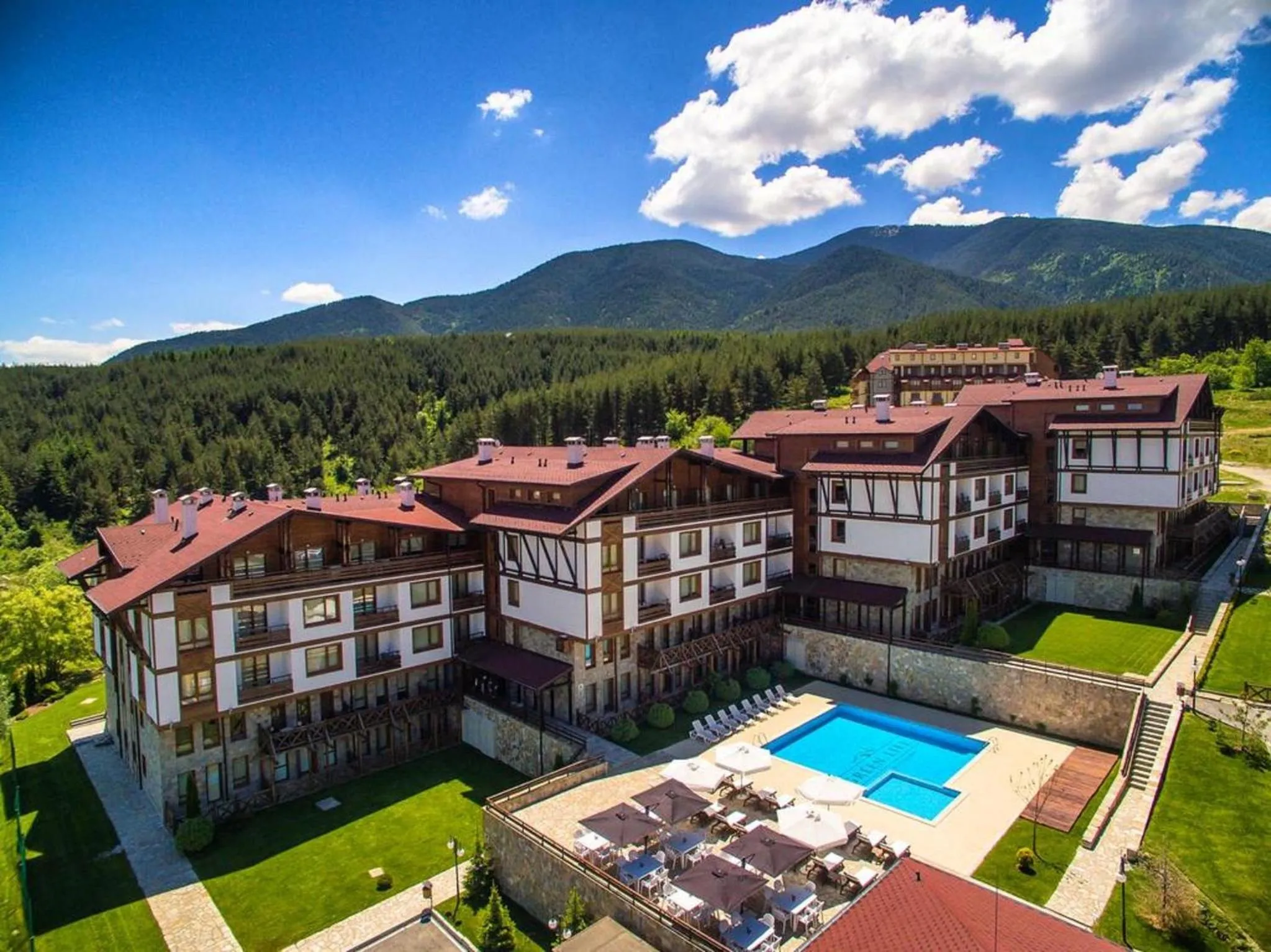 Property building in Paradiso Verde (Green Life)