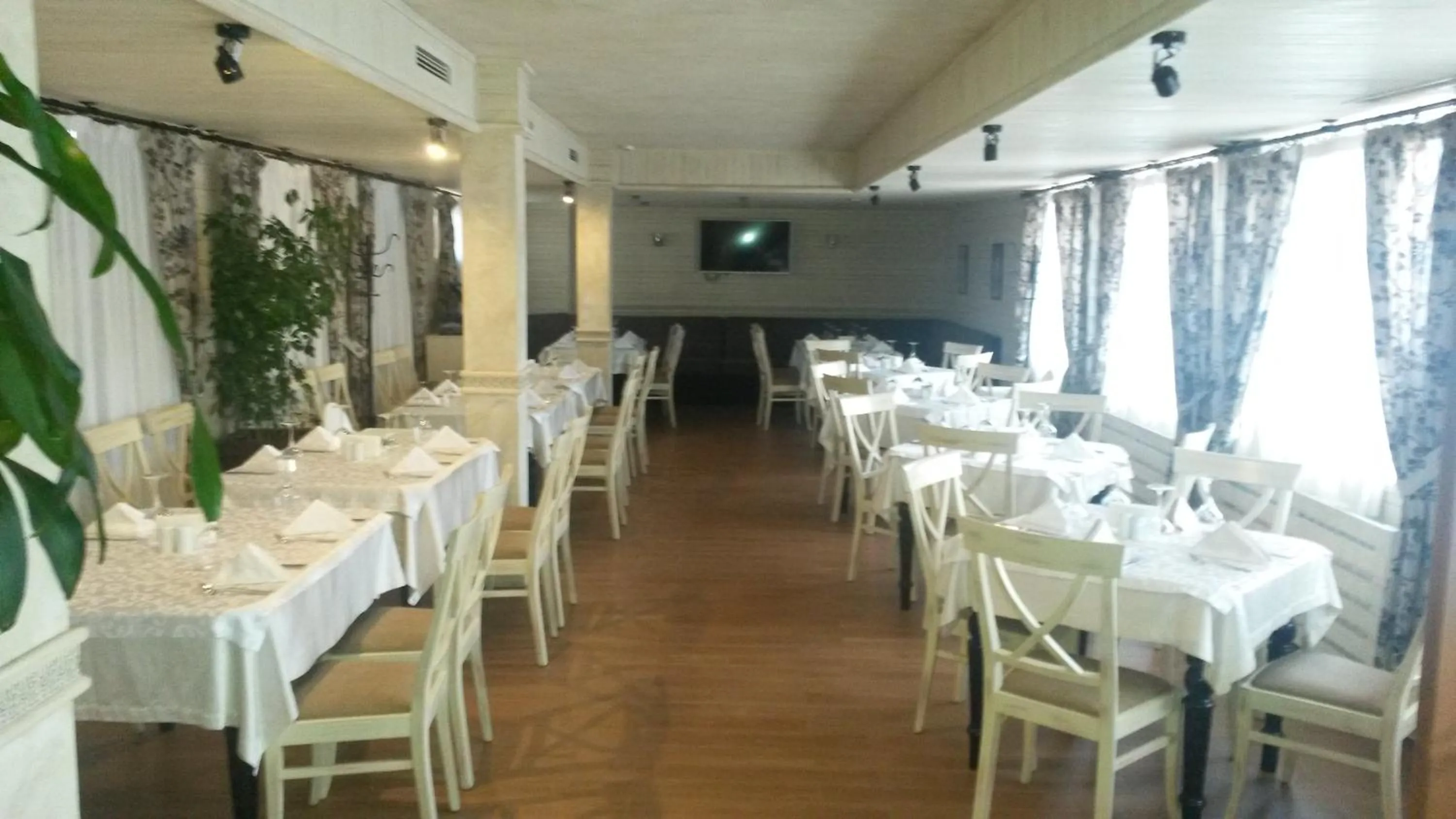 Restaurant/places to eat in Paradiso Verde (Green Life)