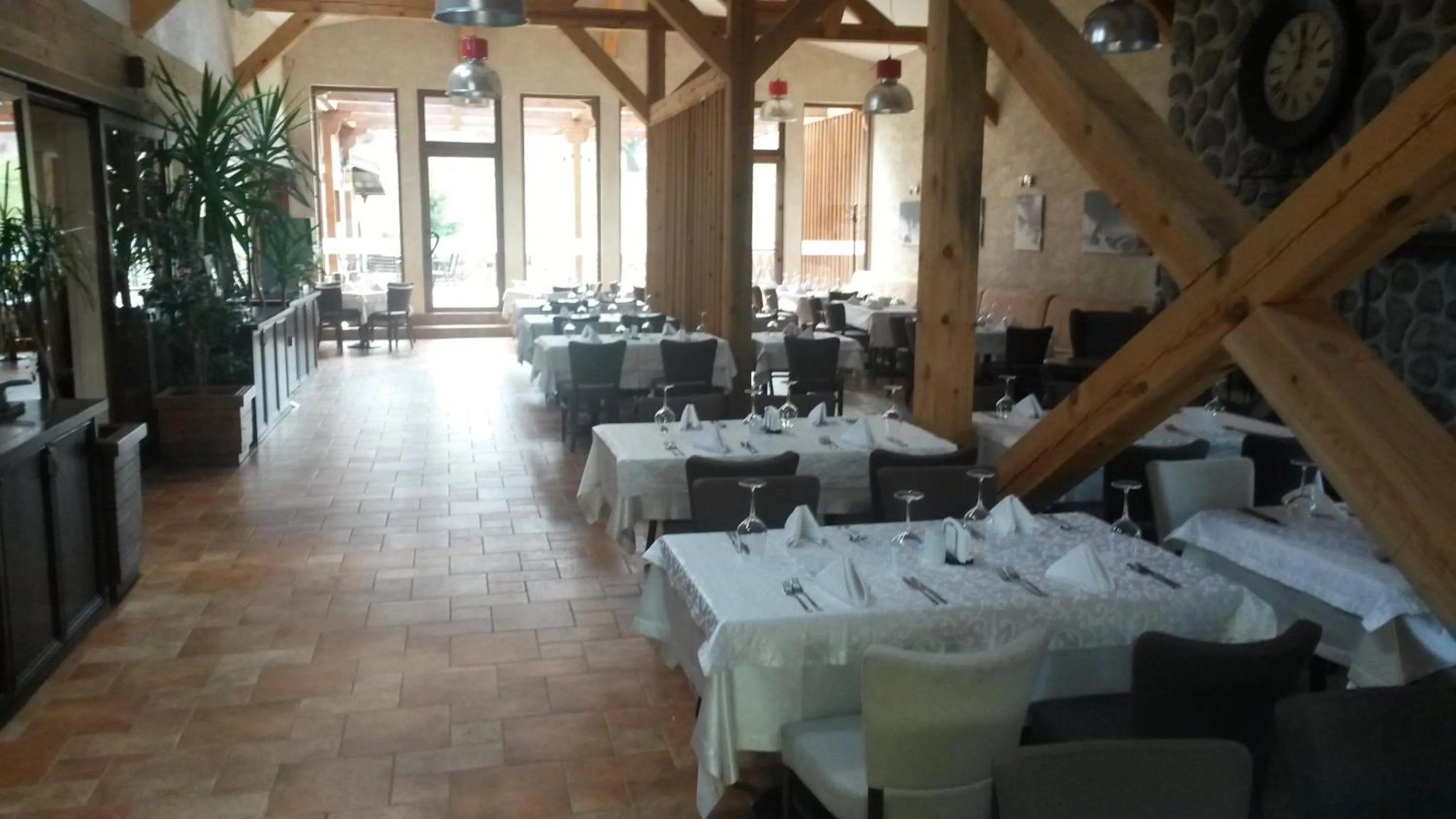 Restaurant/places to eat in Paradiso Verde (Green Life)