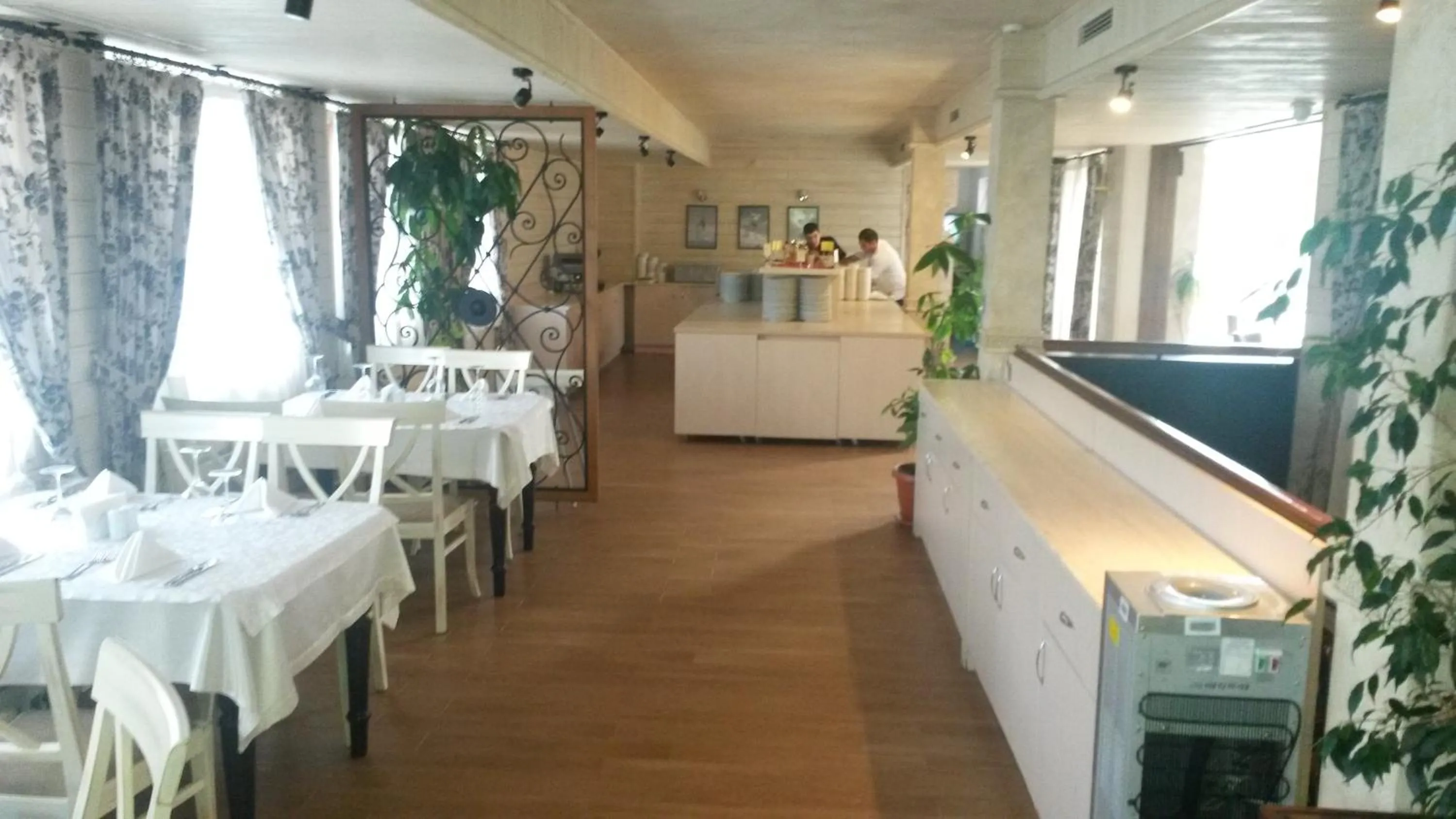 Restaurant/places to eat in Paradiso Verde (Green Life)