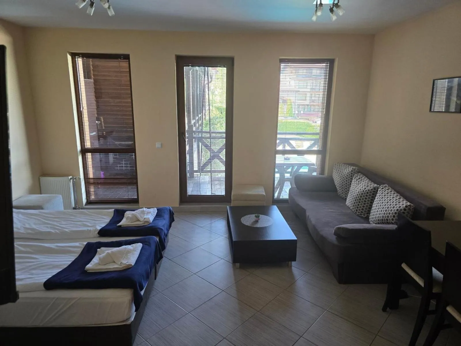Photo of the whole room, Bed in Paradiso Verde (Green Life)