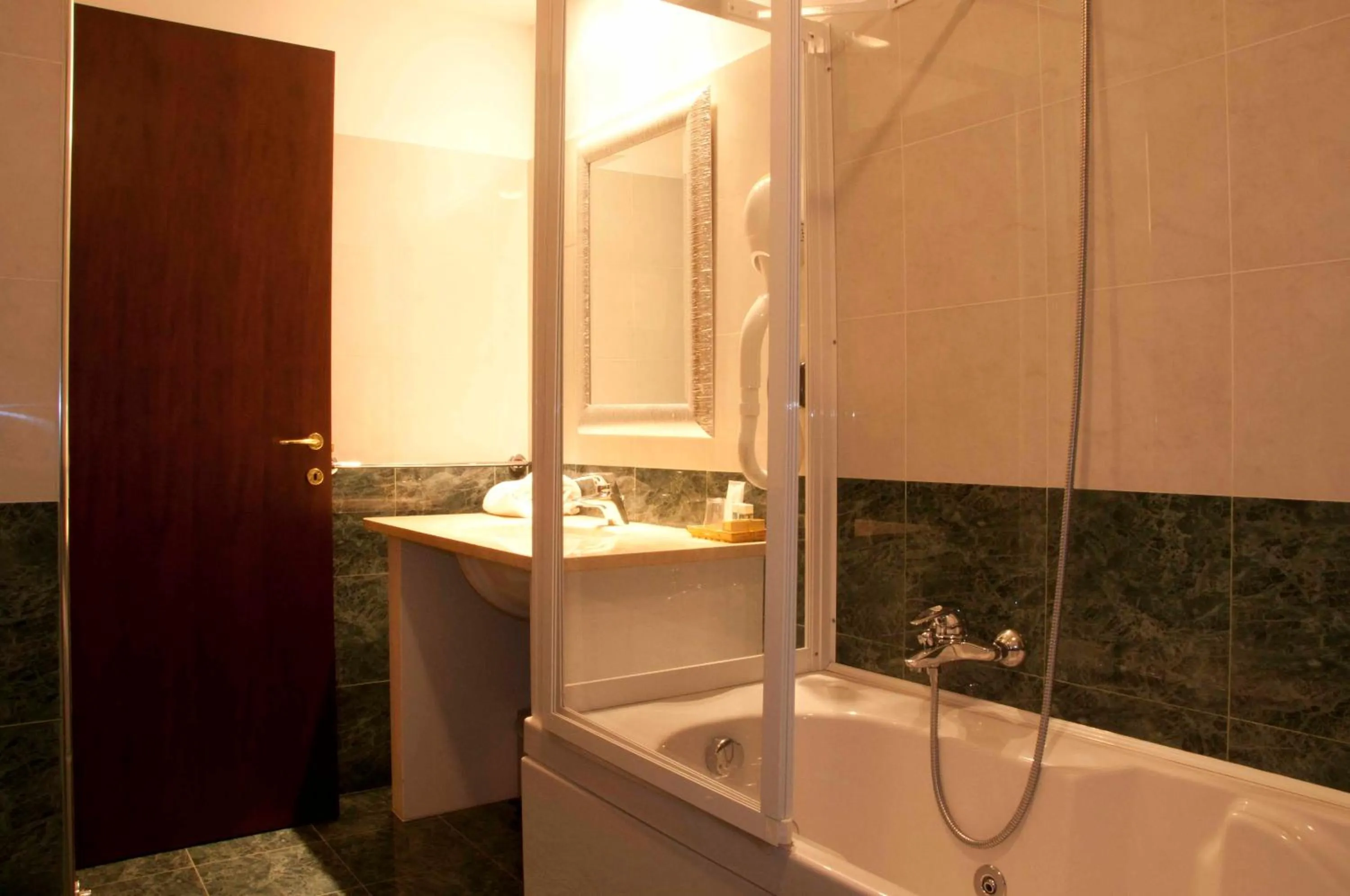 Bathroom in Hotel Il Duca Del Sannio