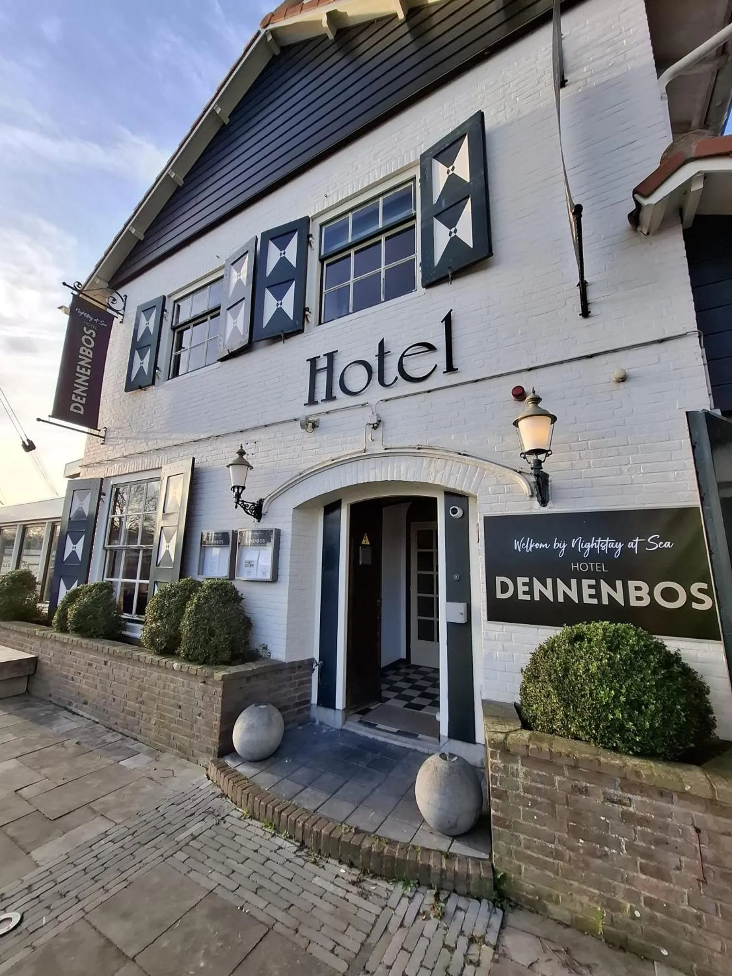 Property building in Strandhotel Dennenbos