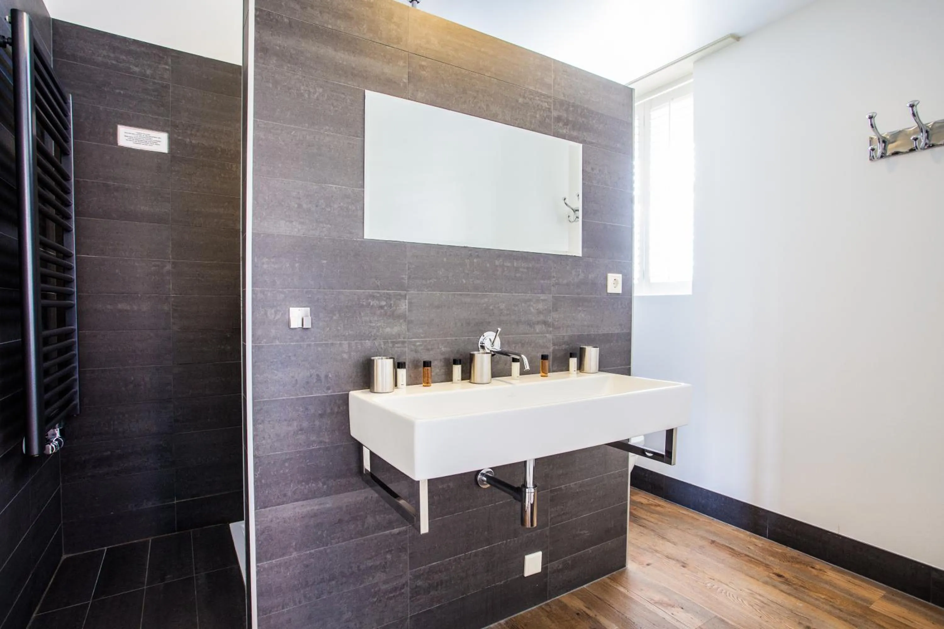 Shower in Strandhotel Dennenbos