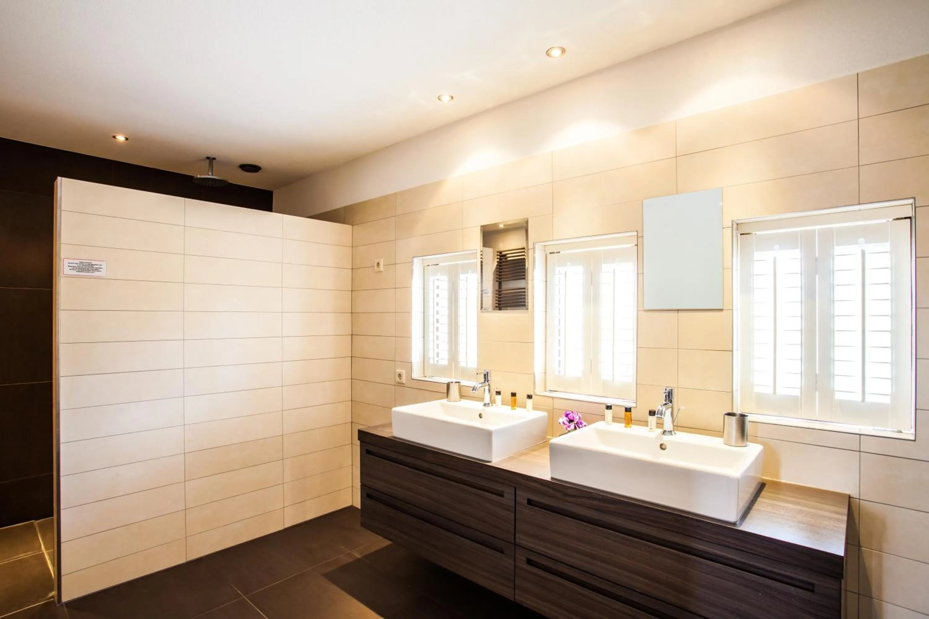 Bathroom in Strandhotel Dennenbos