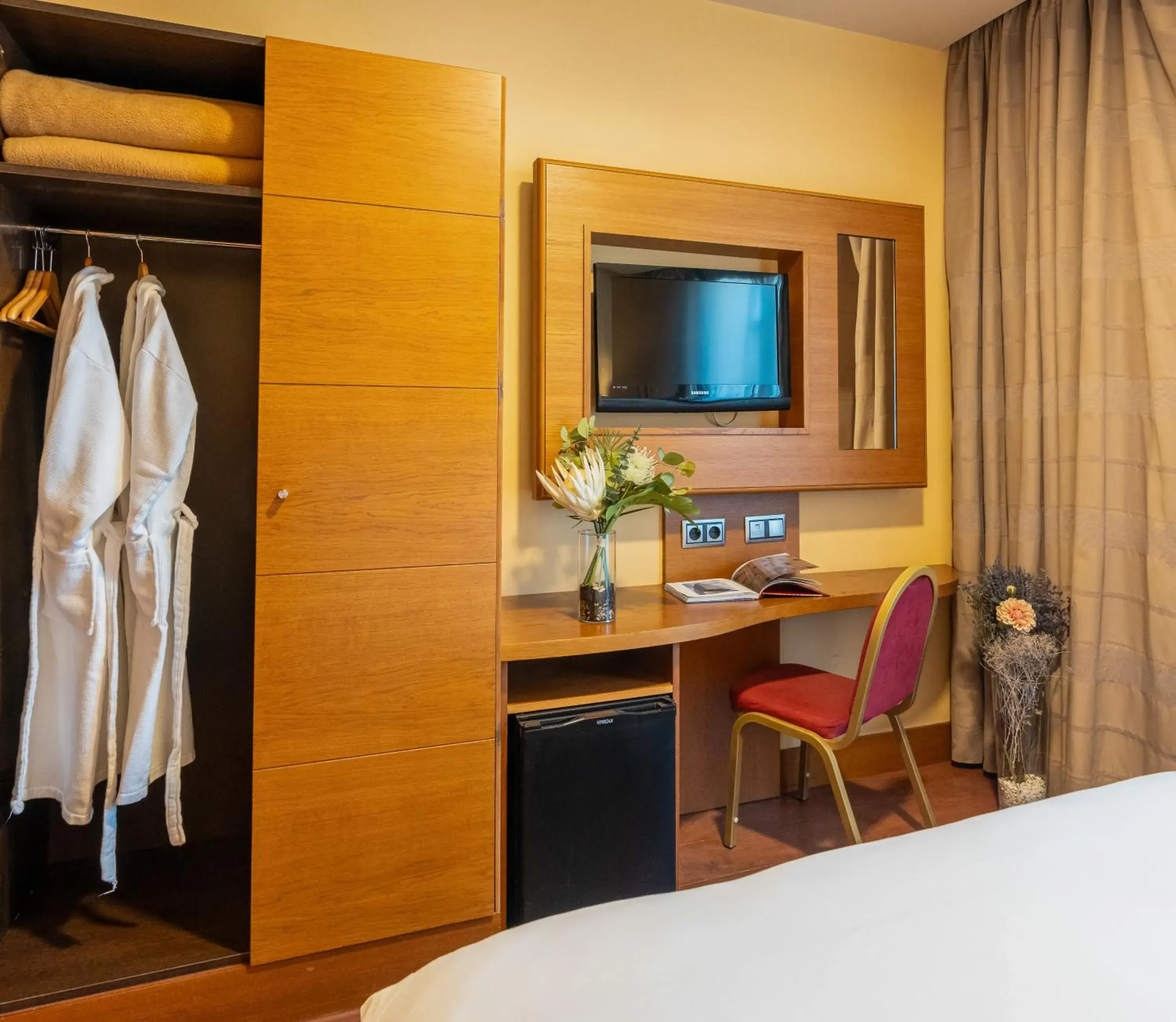 Bed in Sterling Bed in Sterling