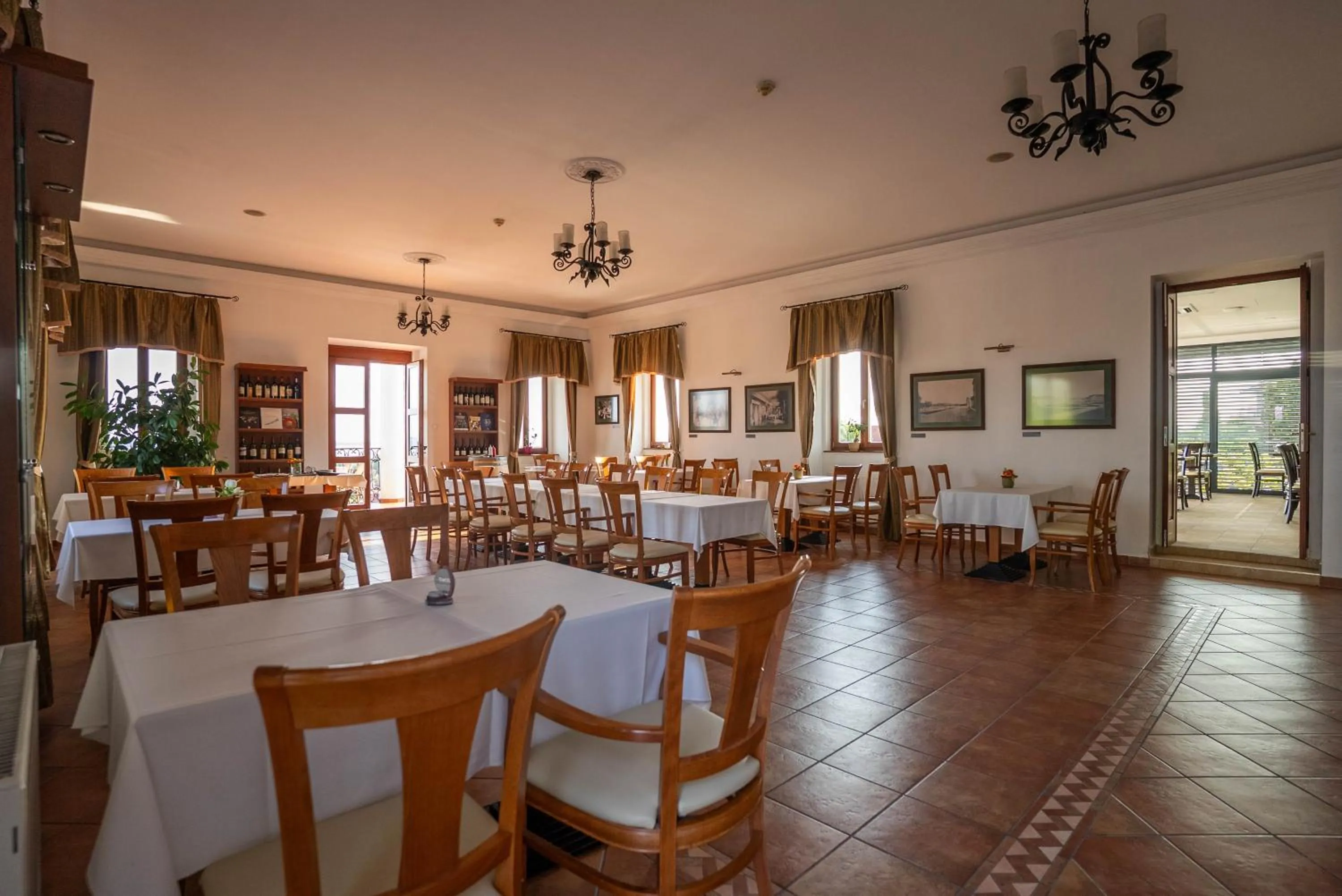 Restaurant/places to eat in Zenit Wellness Hotel Balaton