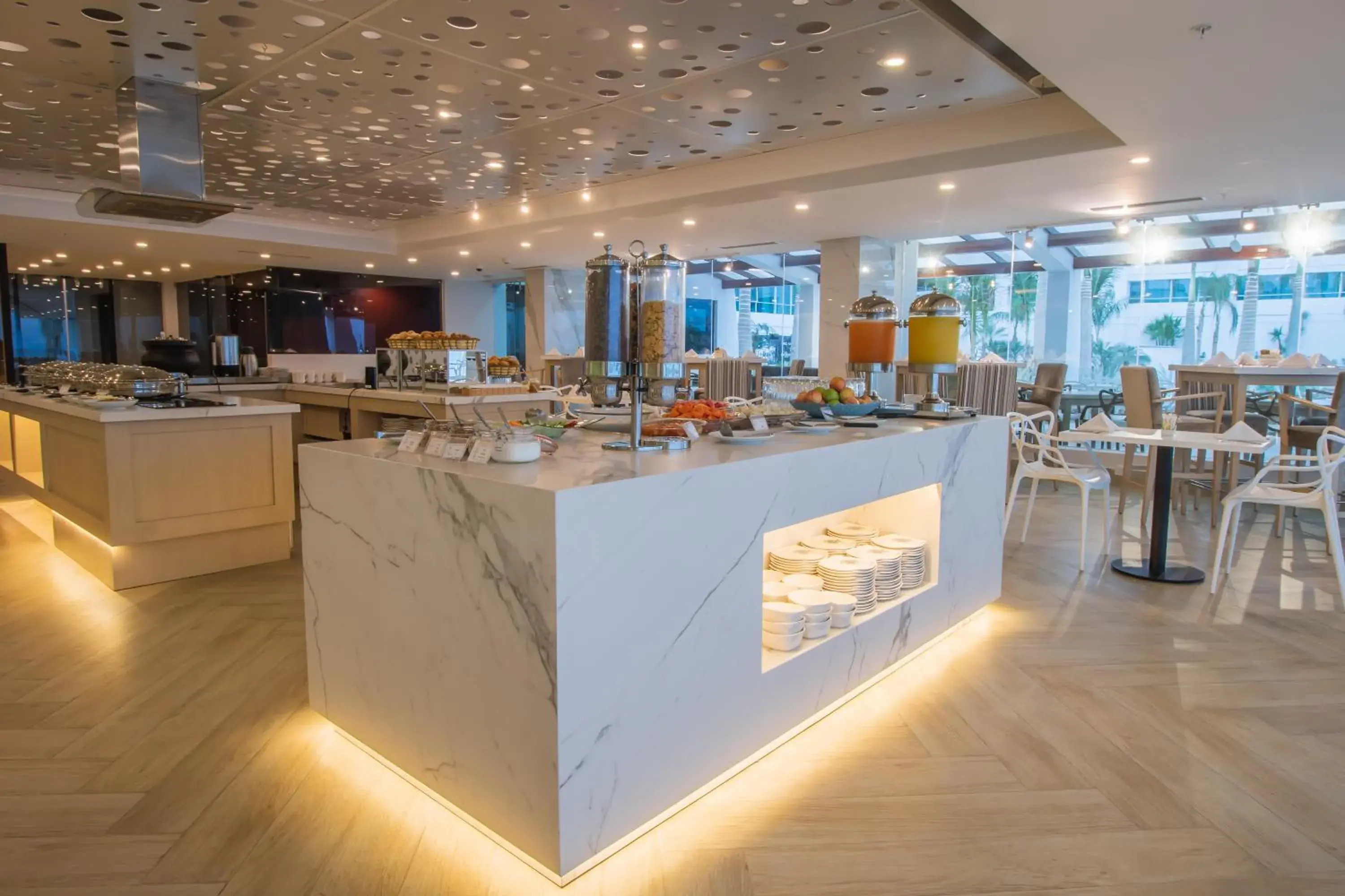 Buffet breakfast in Oro Verde Manta Buffet breakfast in Oro Verde Manta