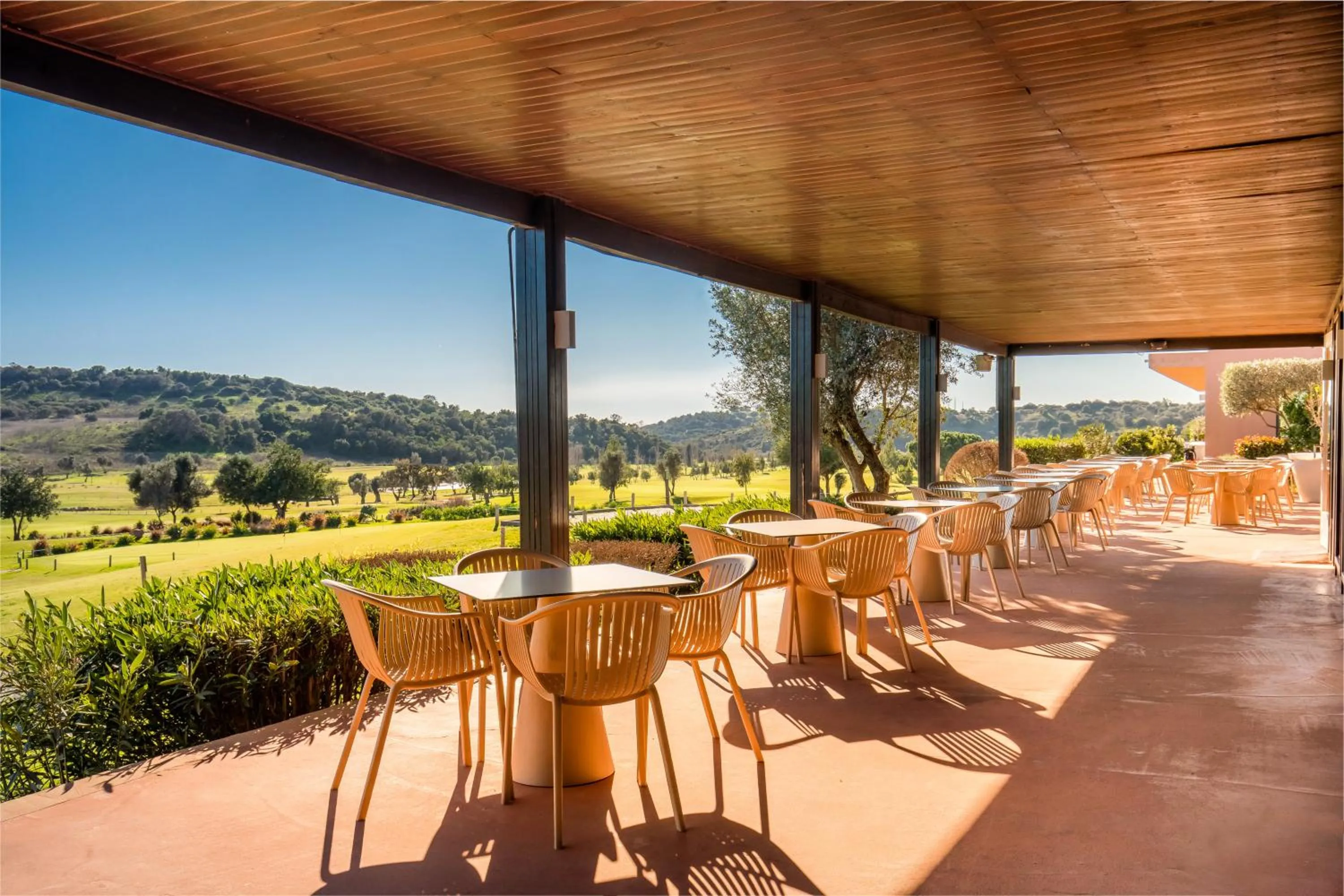 Lounge or bar in NAU Morgado Golf & Country Club