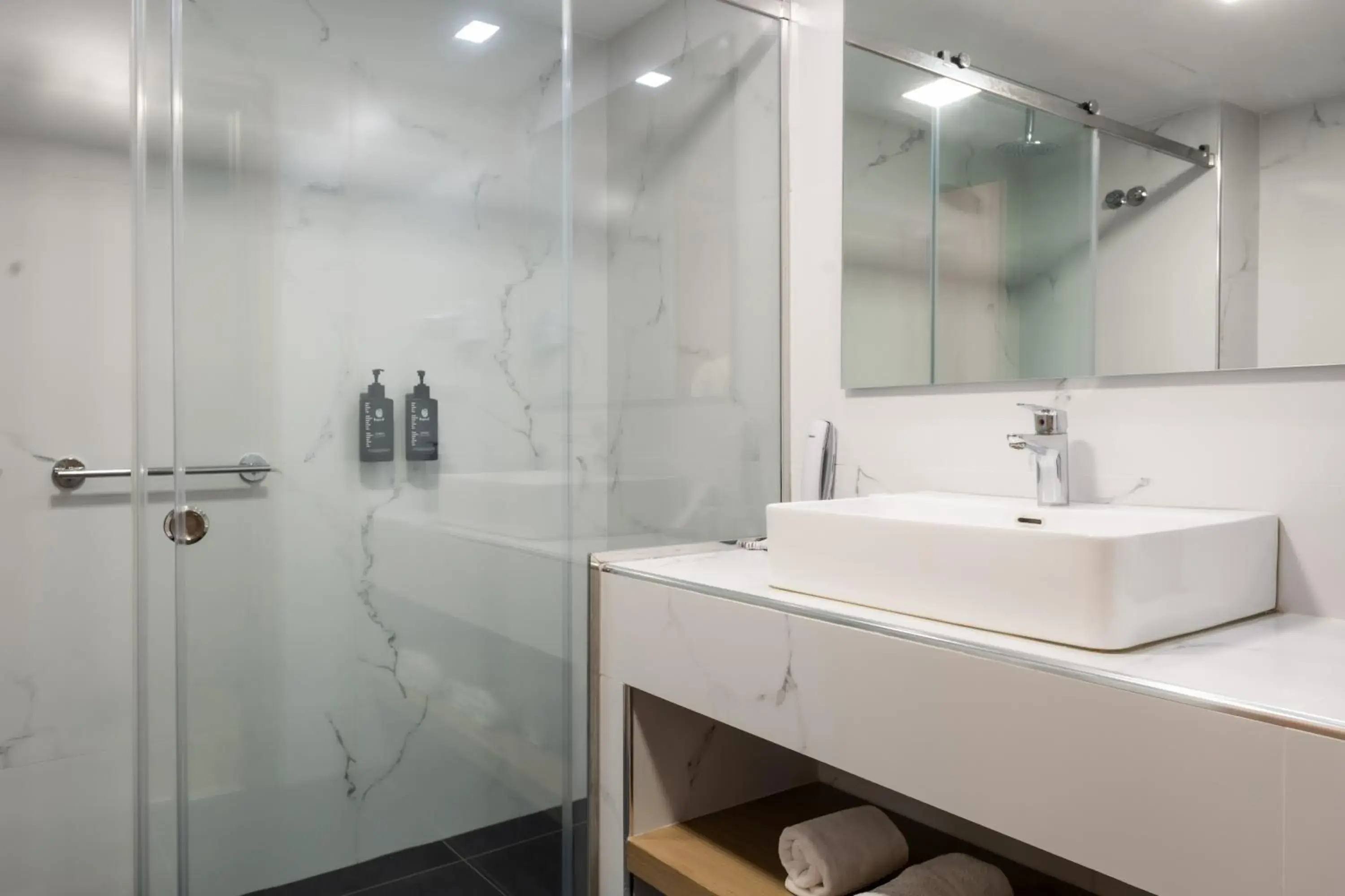 Shower in Palatino Hotel Shower in Palatino Hotel