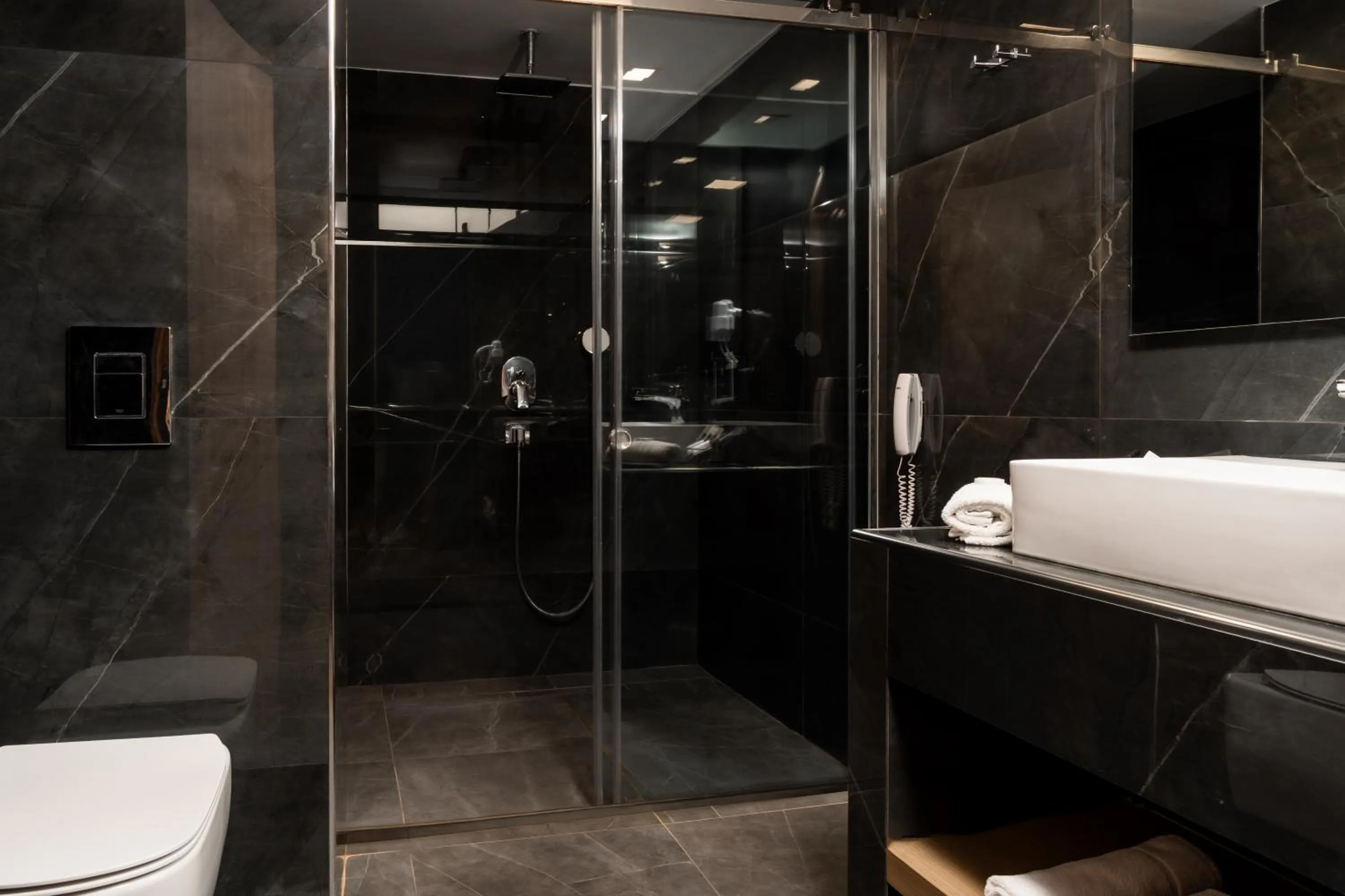 Shower in Palatino Hotel