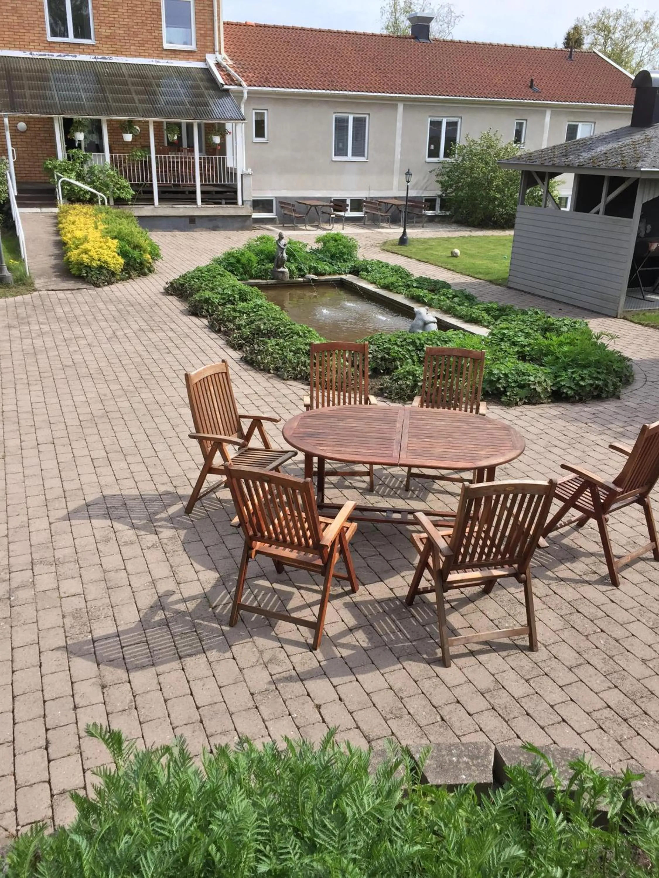 Property building in Brålanda Hotell och Vandrarhem