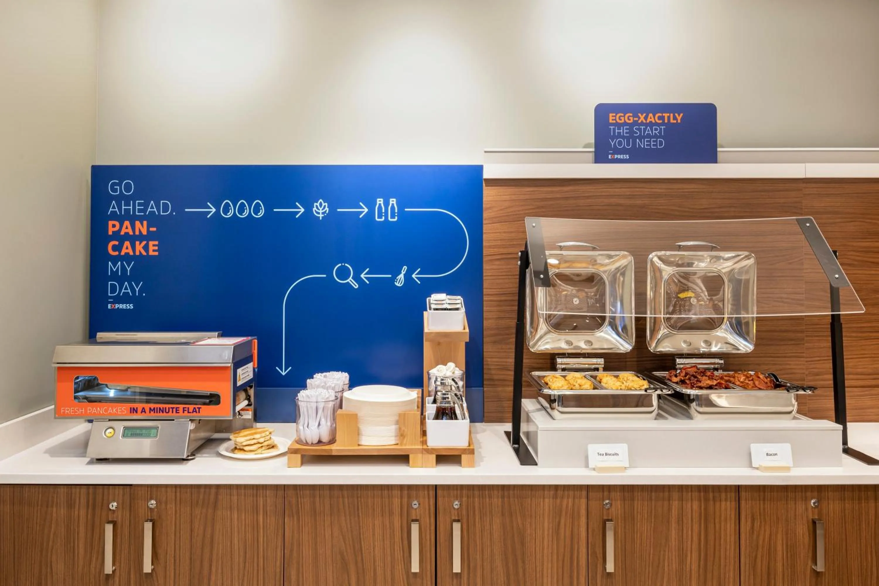 Breakfast in Holiday Inn Express Toronto Downtown by IHG