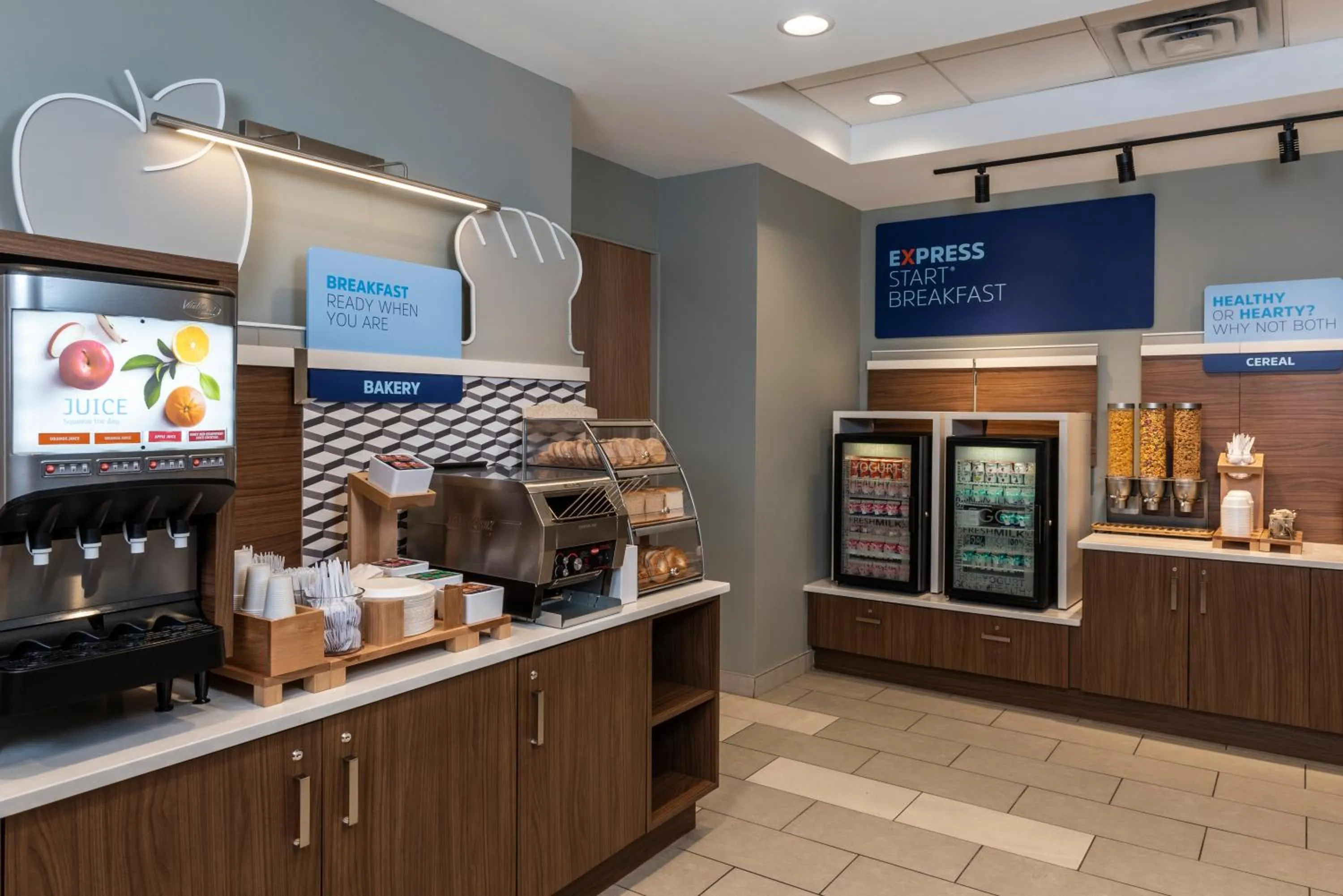 Breakfast in Holiday Inn Express Toronto Downtown by IHG