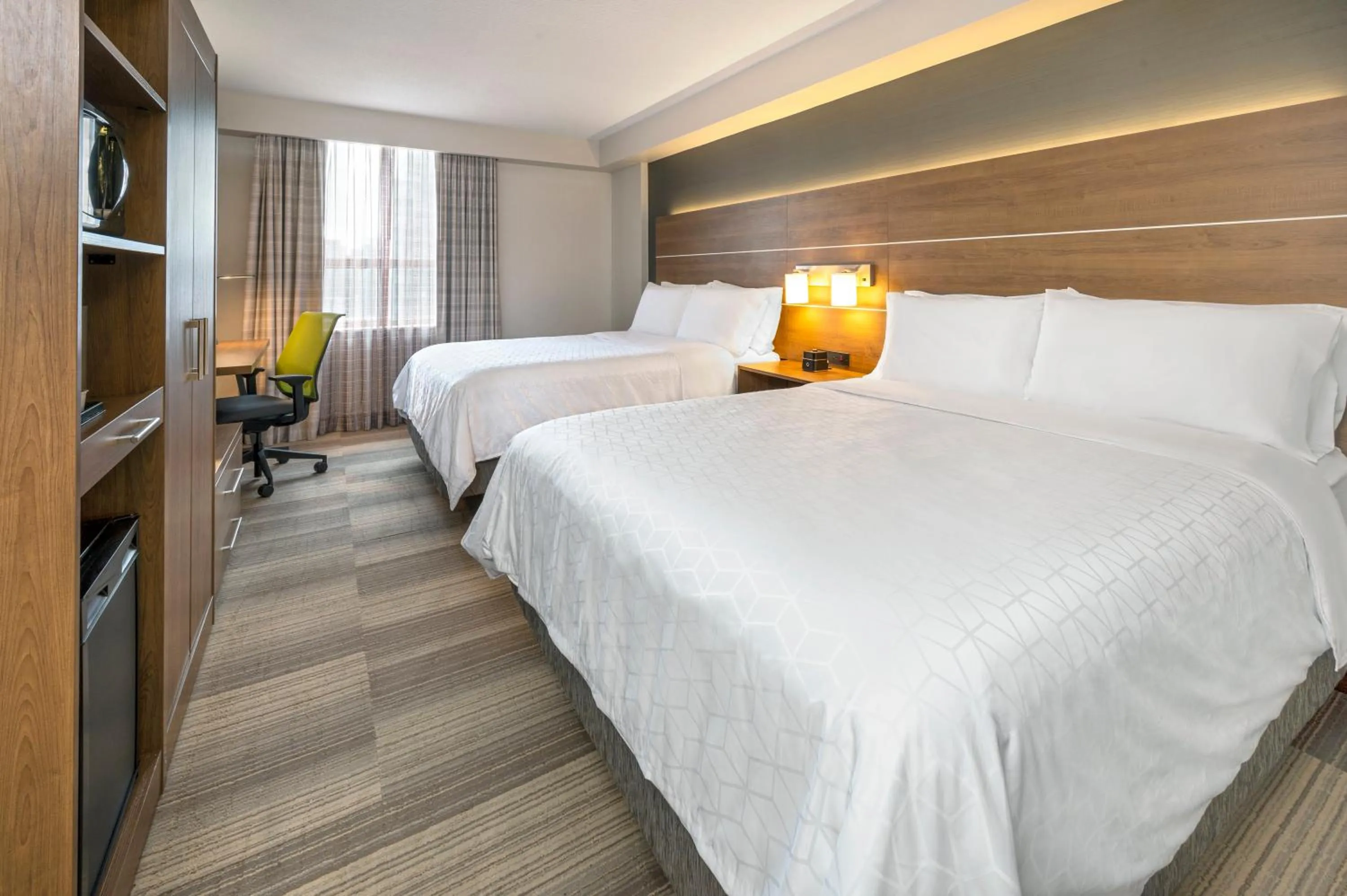 Photo of the whole room, Bed in Holiday Inn Express Toronto Downtown by IHG