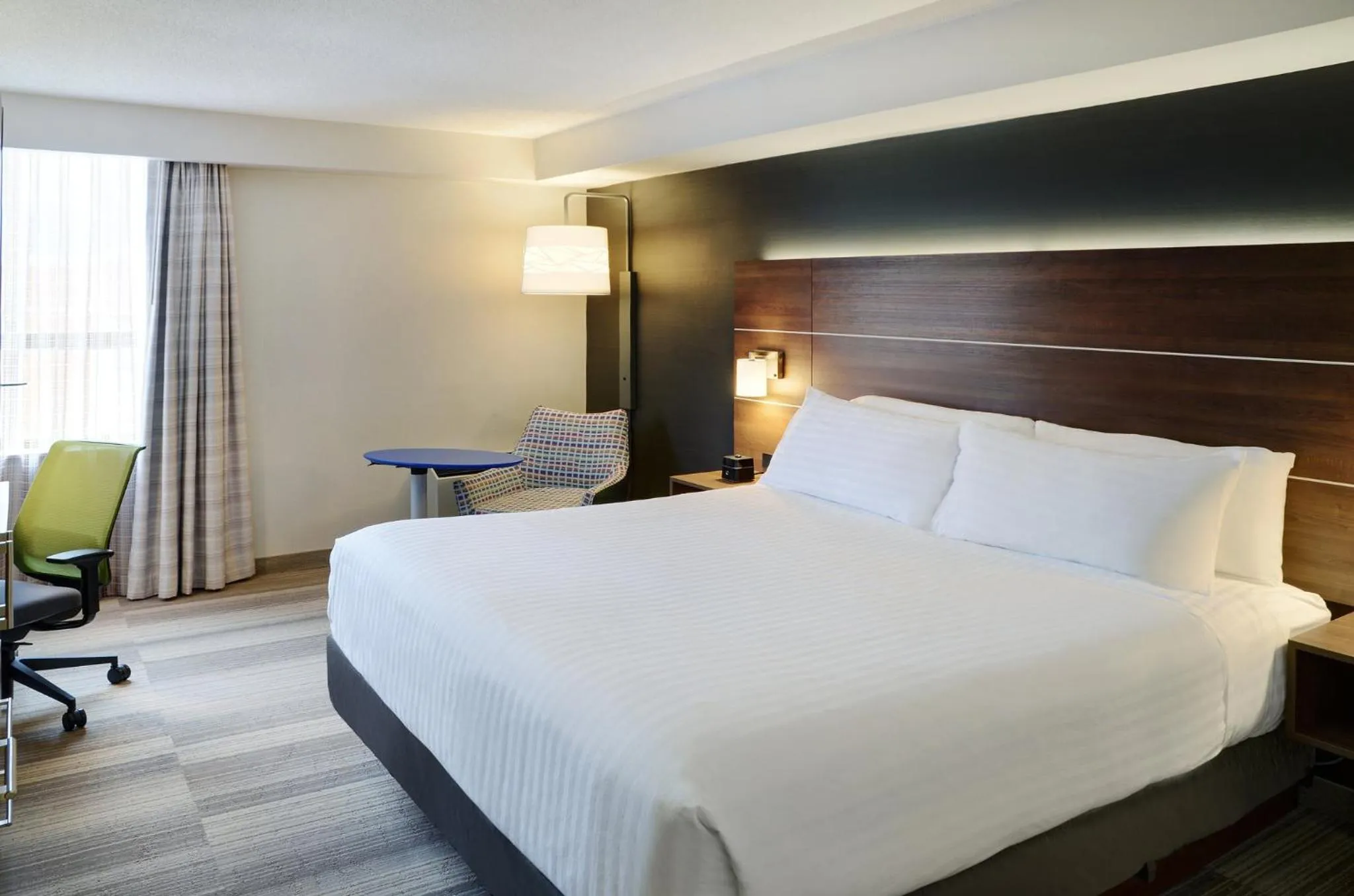 Photo of the whole room, Bed in Holiday Inn Express Toronto Downtown by IHG