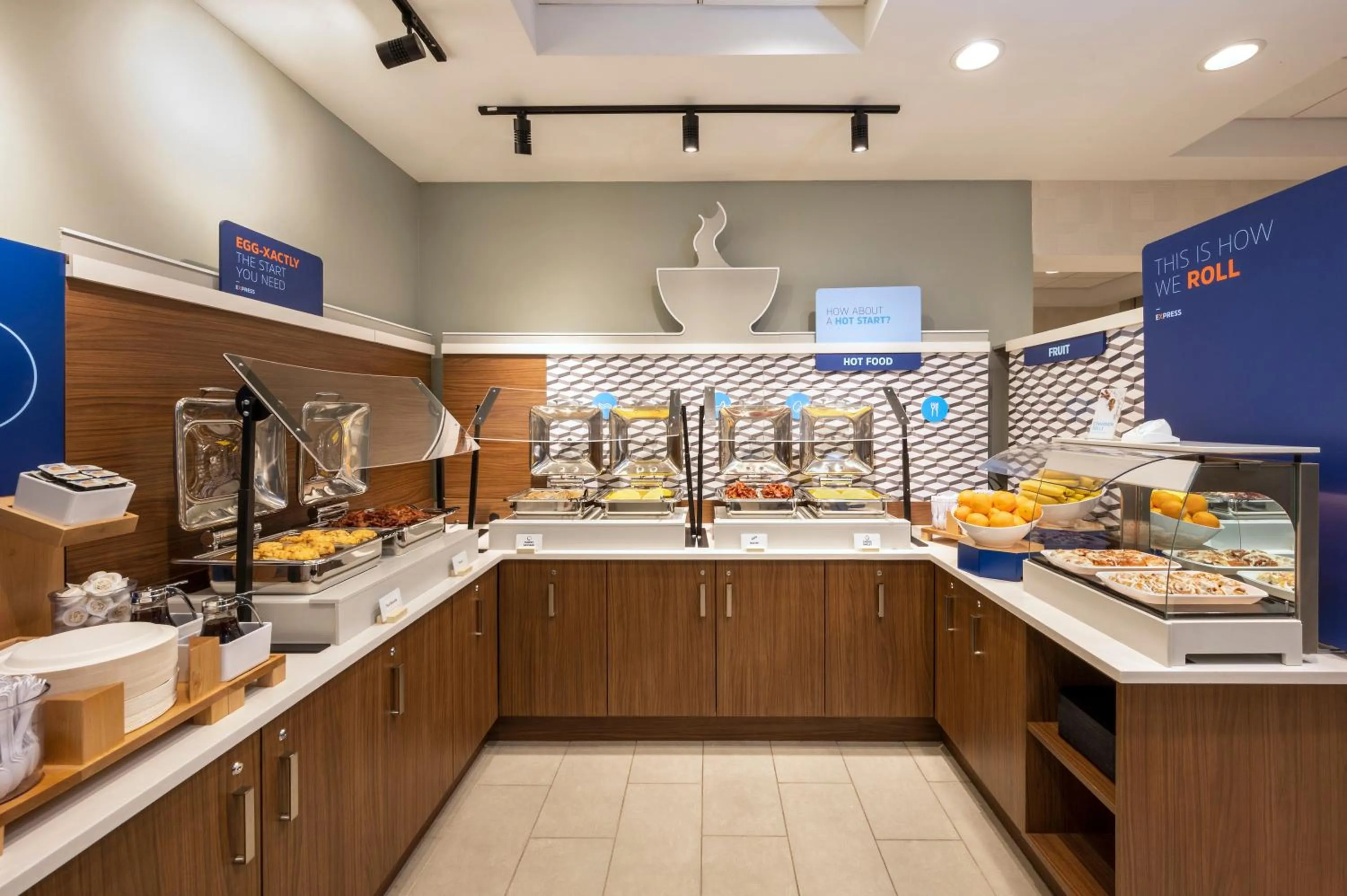 Breakfast in Holiday Inn Express Toronto Downtown by IHG