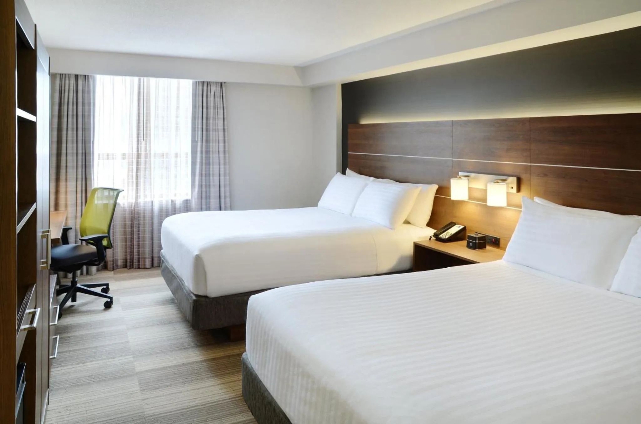 Photo of the whole room, Bed in Holiday Inn Express Toronto Downtown by IHG