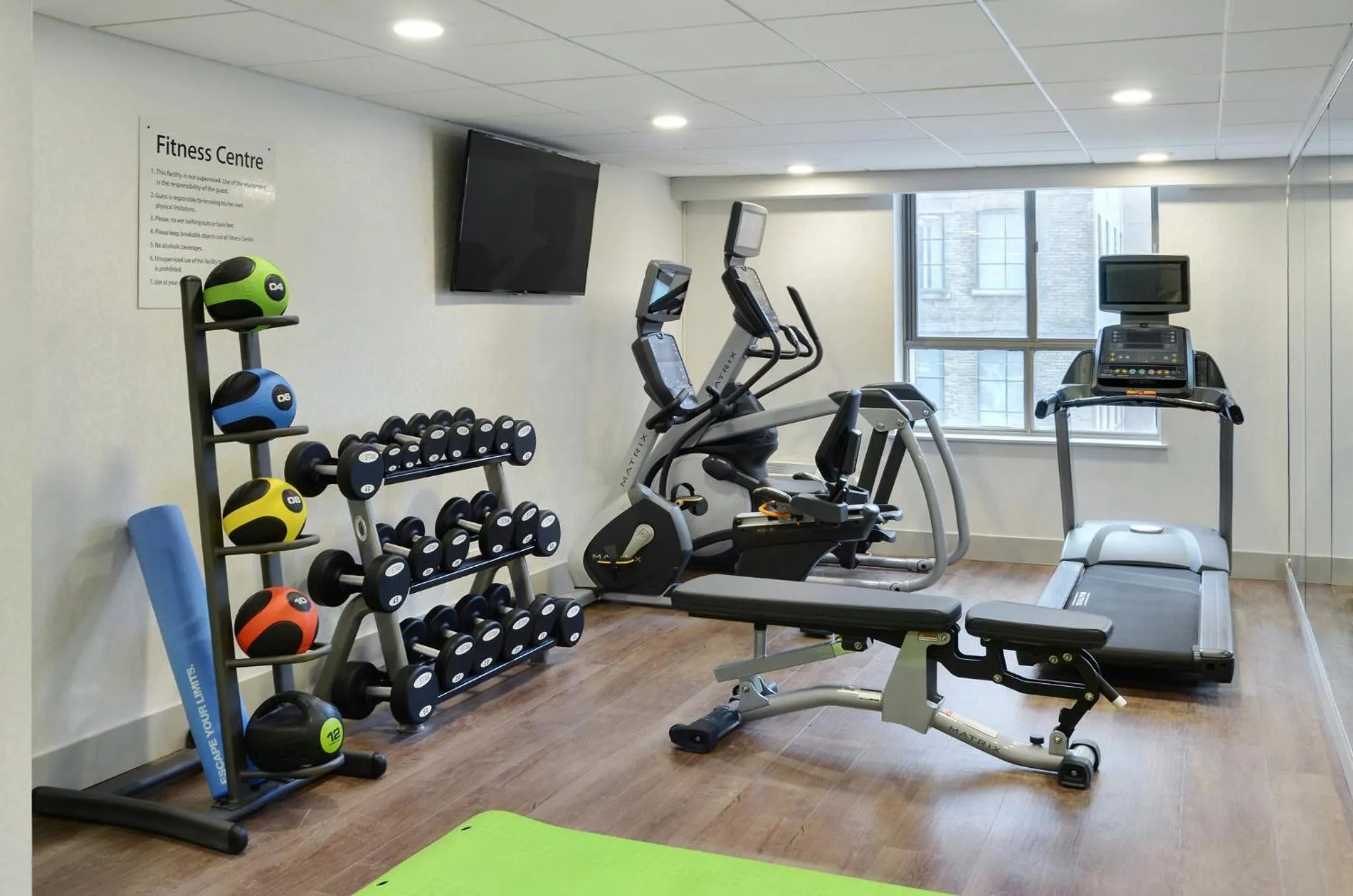 Fitness centre/facilities in Holiday Inn Express Toronto Downtown by IHG