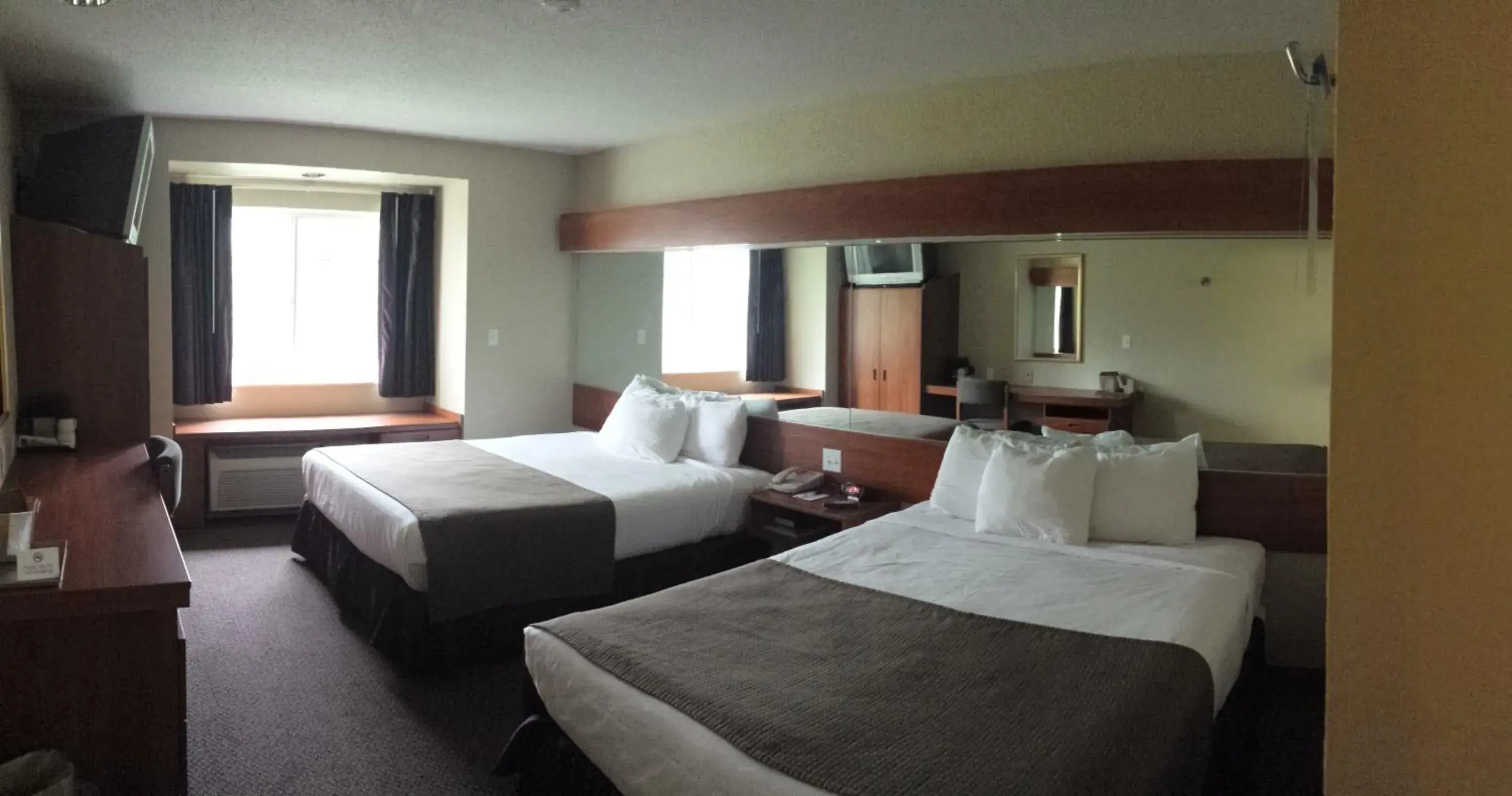 Shower, Bed in Microtel Inn & Suites Beckley East Shower, Bed in Microtel Inn & Suites Beckley East