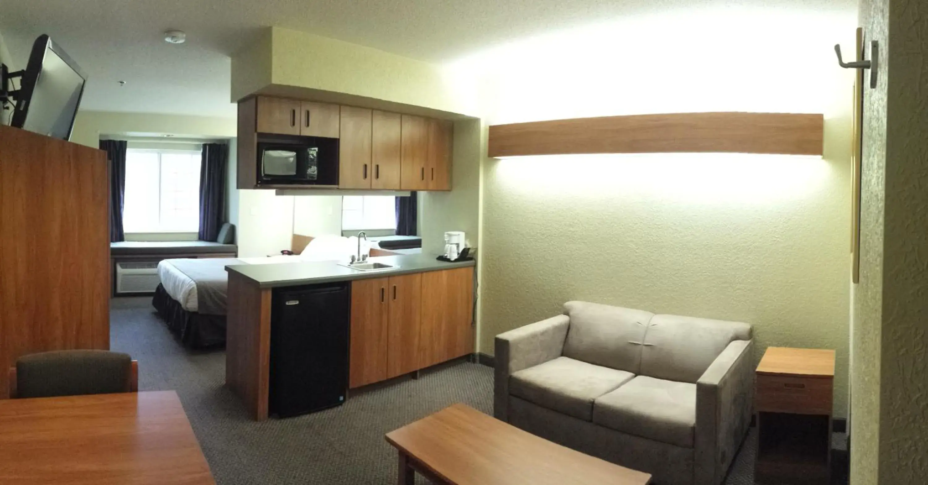 Shower, Bed in Microtel Inn & Suites Beckley East Shower, Bed in Microtel Inn & Suites Beckley East