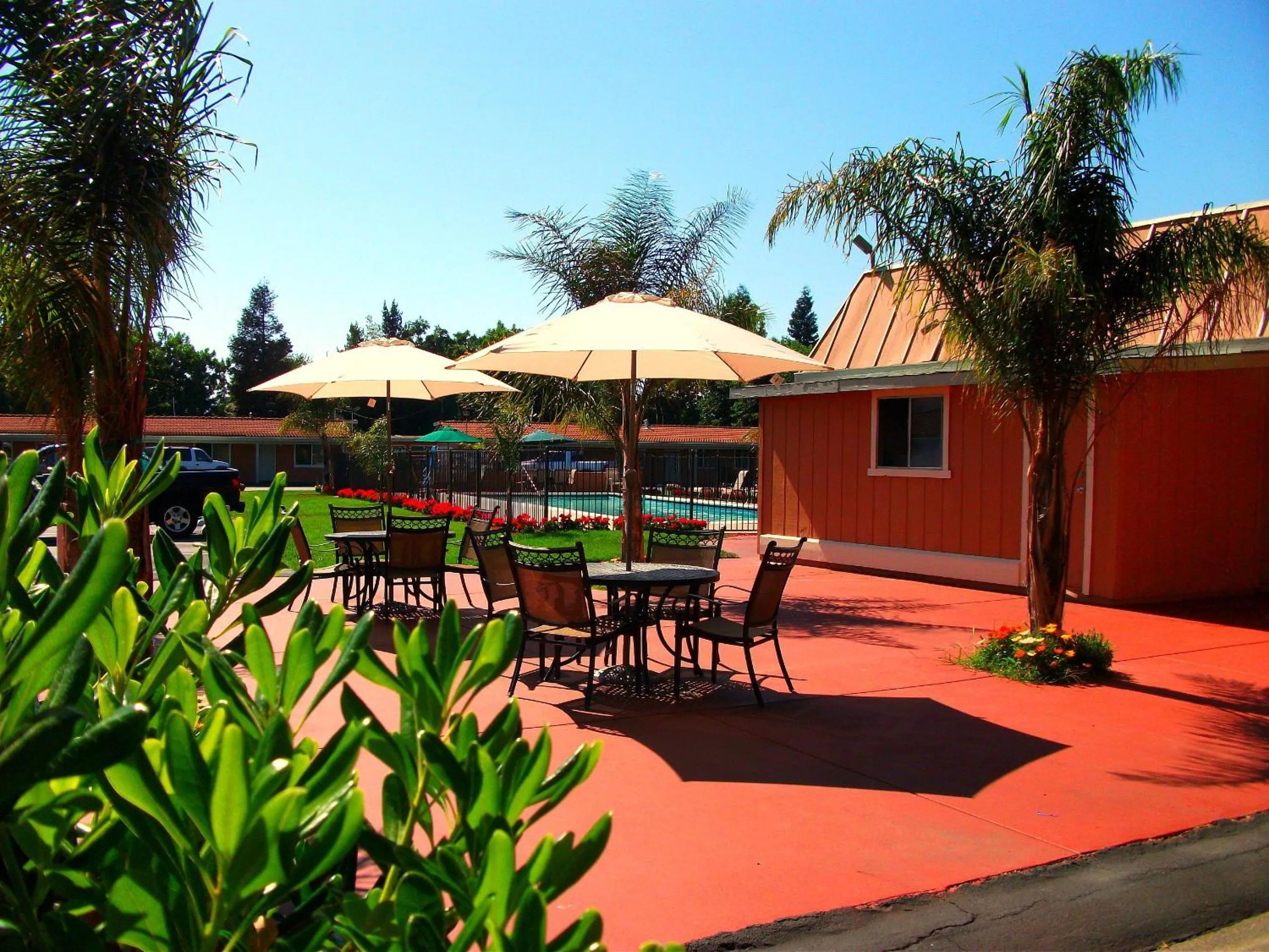 Patio in Tri-Valley Inn & Suites