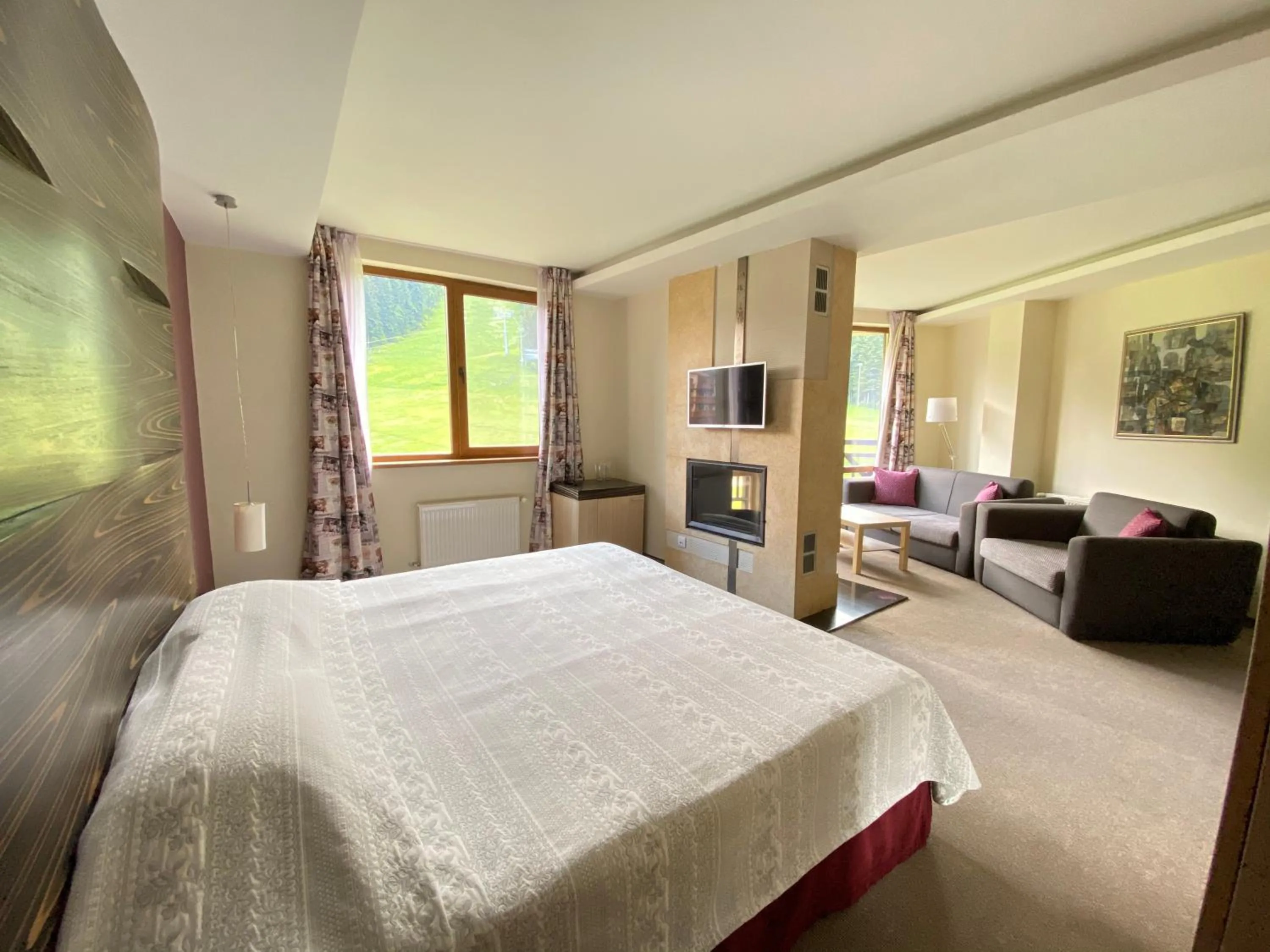 Bedroom, Bed in Ice Angels Hotel