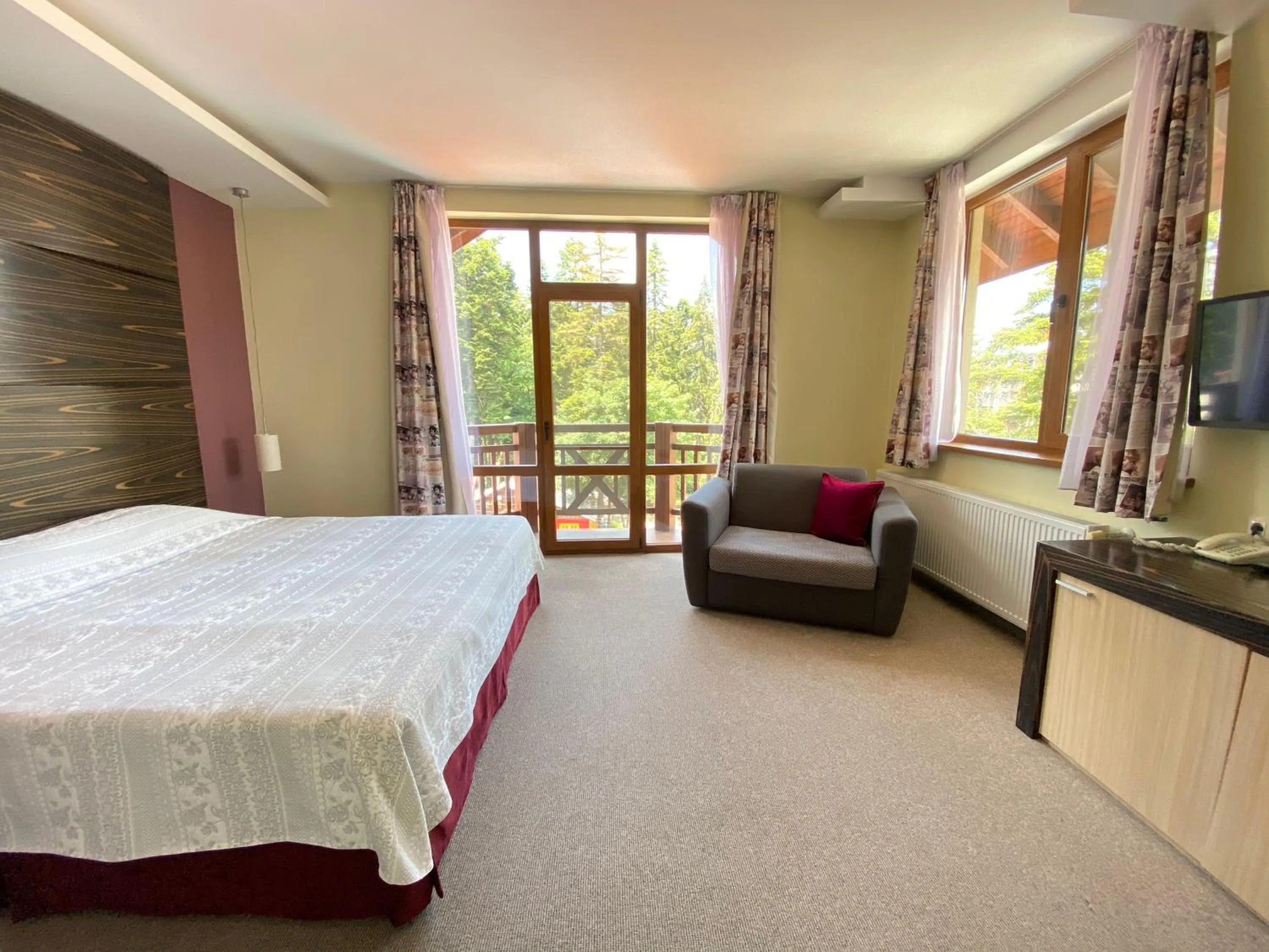 Photo of the whole room, Bed in Ice Angels Hotel