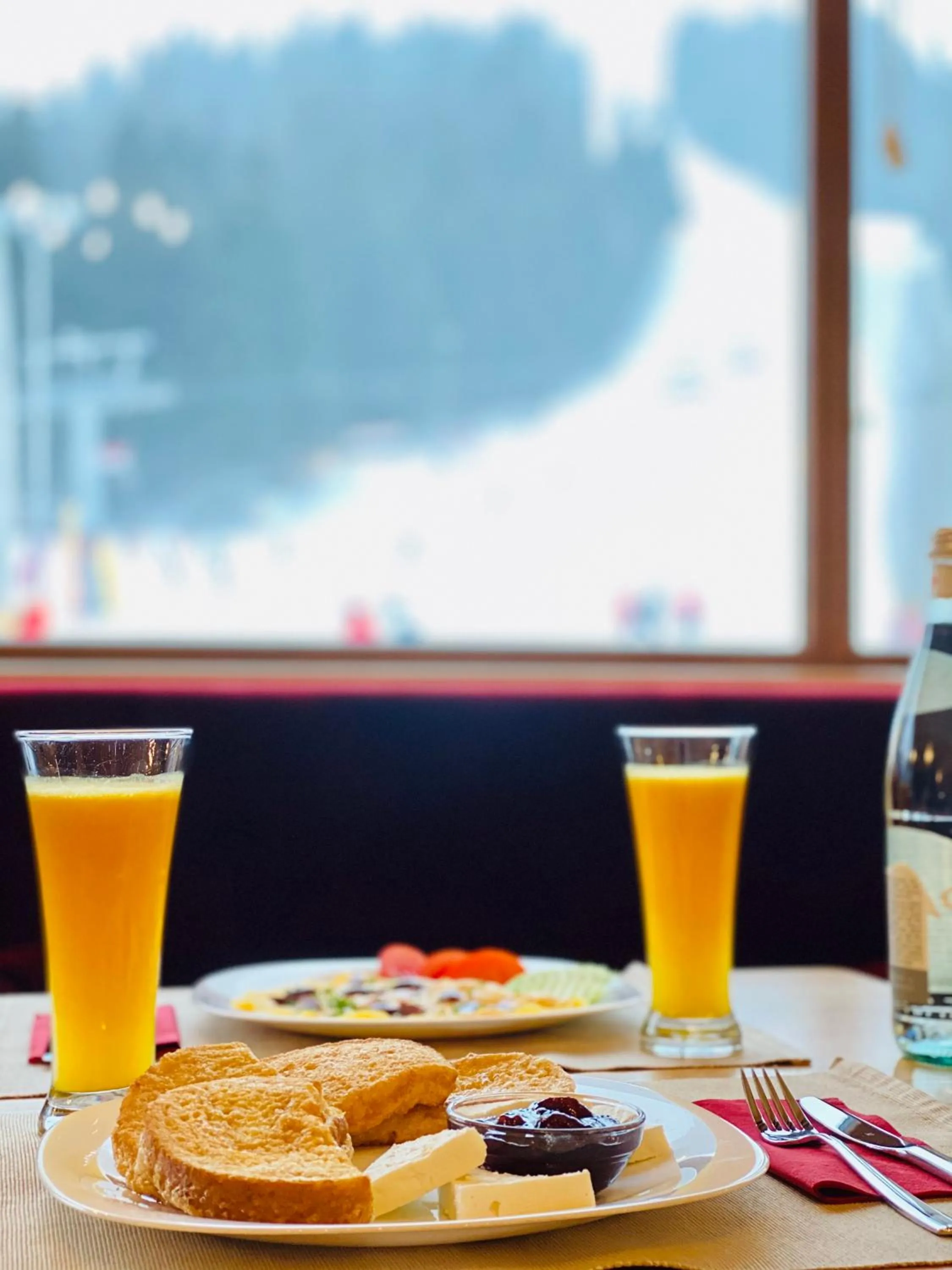 Restaurant/places to eat in Ice Angels Hotel